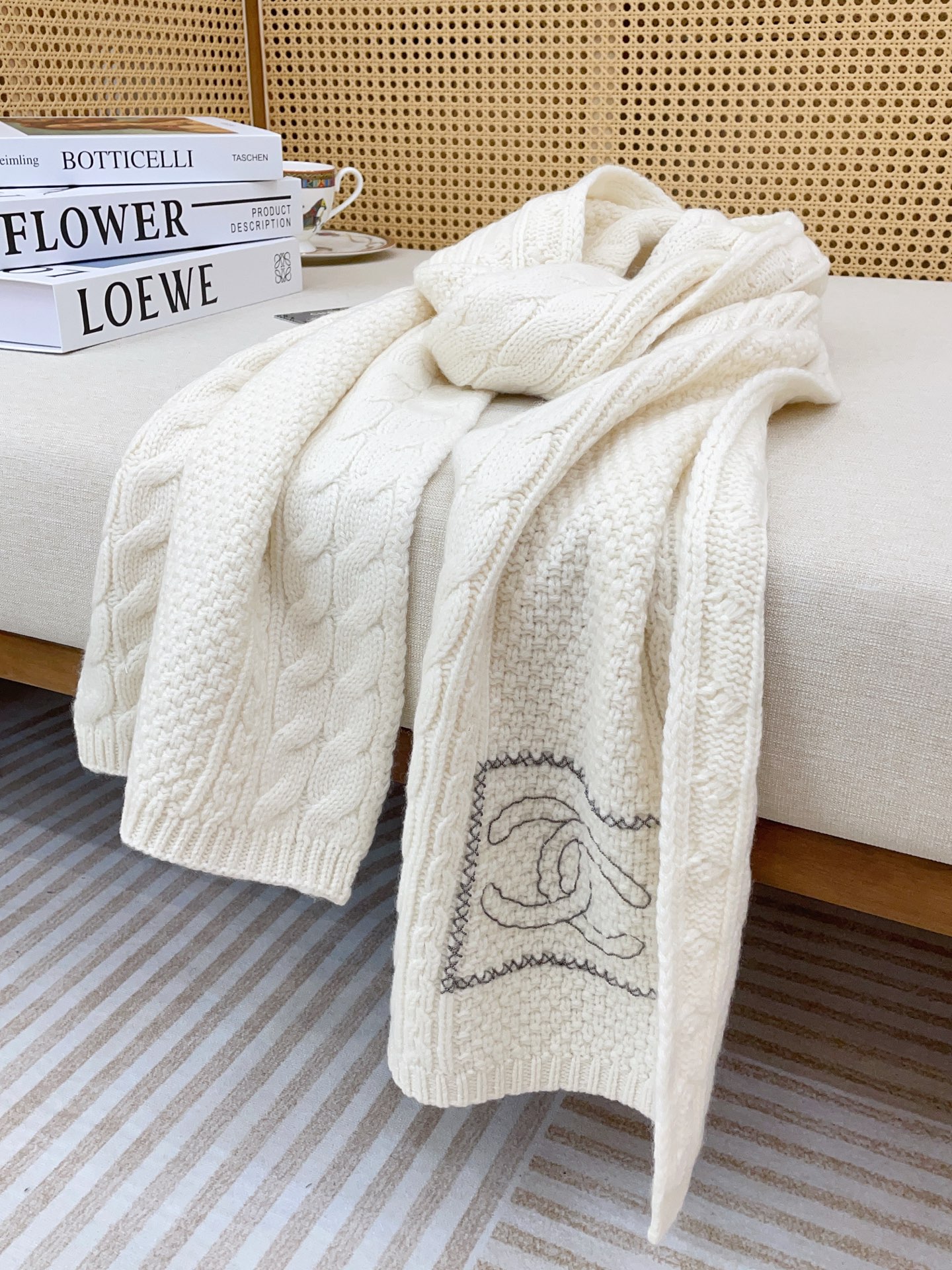 ✨✨小香针织羊绒长巾👏💙搭配手工串珠🏠顶级原单正品旷世绝美，顶级高端货👼【绝对值得珍藏👍】👏小香家绝美百