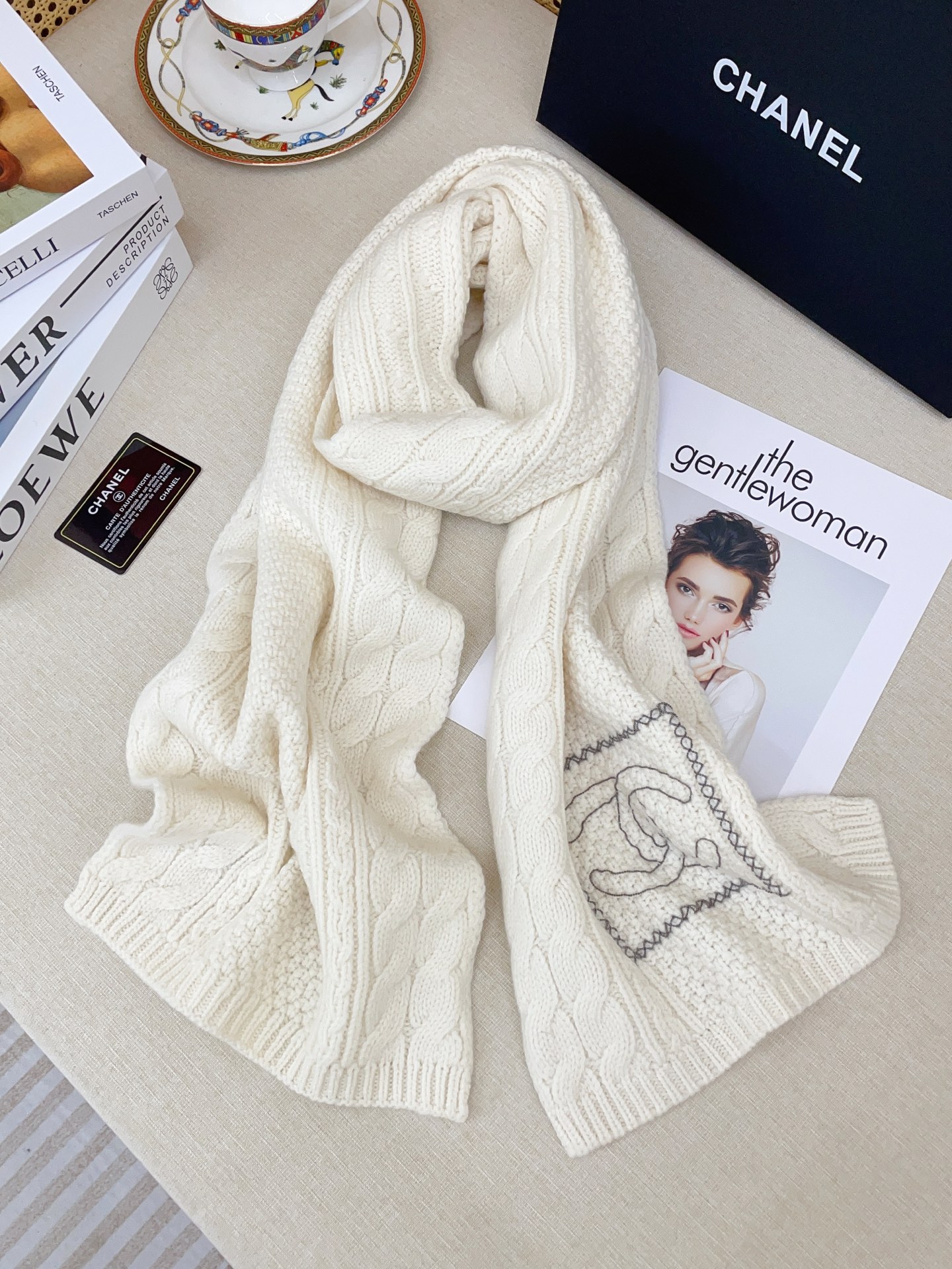 ✨✨小香针织羊绒长巾👏💙搭配手工串珠🏠顶级原单正品旷世绝美，顶级高端货👼【绝对值得珍藏👍】👏小香家绝美百