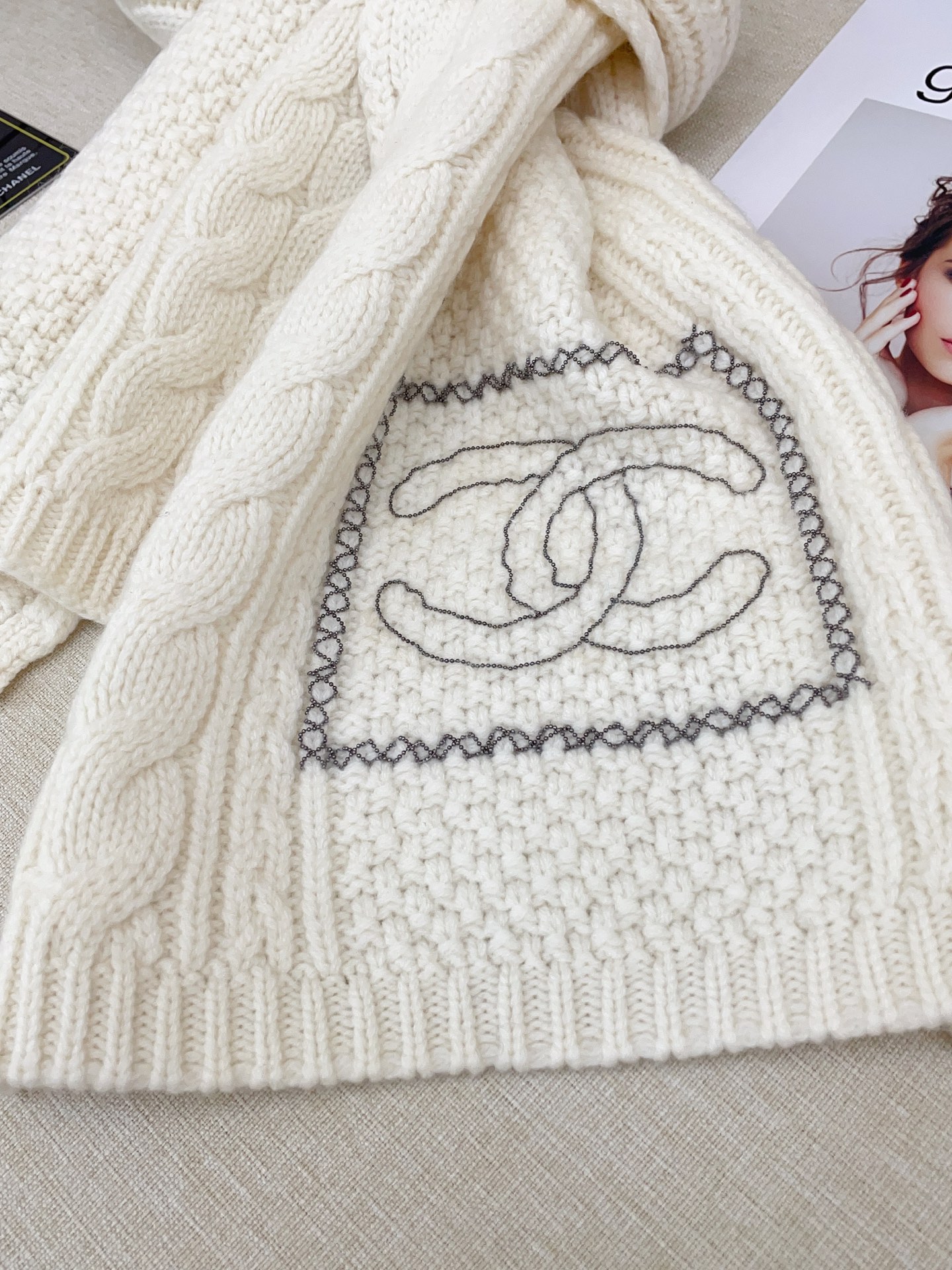 ✨✨小香针织羊绒长巾👏💙搭配手工串珠🏠顶级原单正品旷世绝美，顶级高端货👼【绝对值得珍藏👍】👏小香家绝美百