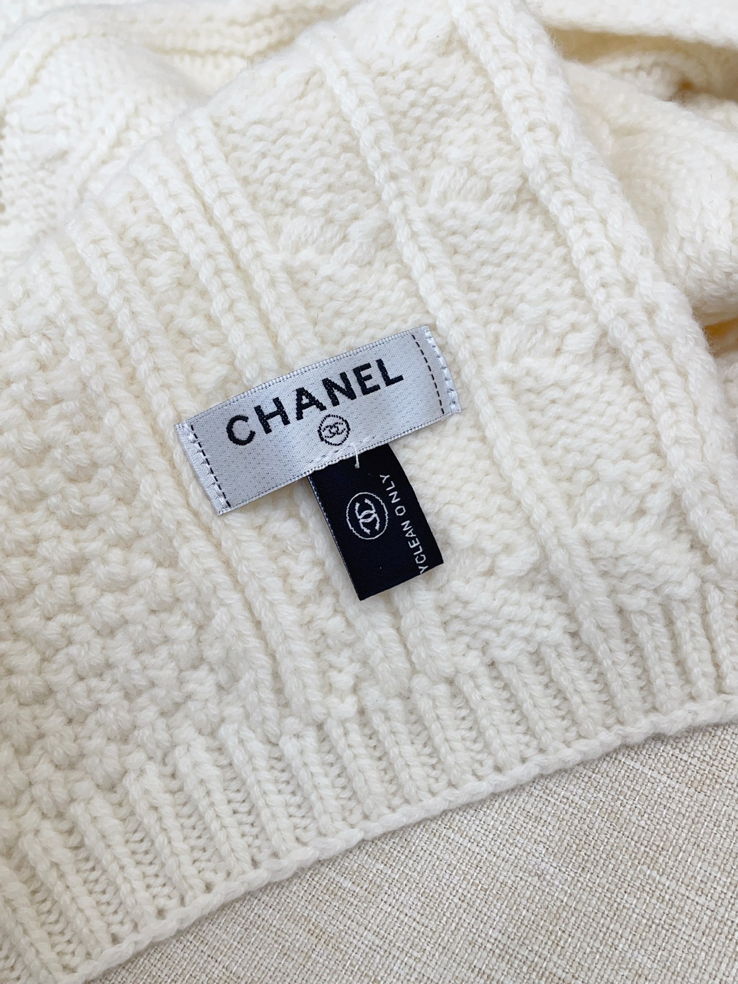 ✨✨小香针织羊绒长巾👏💙搭配手工串珠🏠顶级原单正品旷世绝美，顶级高端货👼【绝对值得珍藏👍】👏小香家绝美百