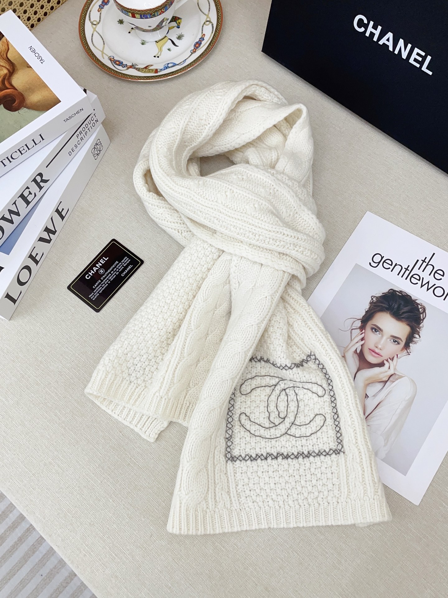 ✨✨小香针织羊绒长巾👏💙搭配手工串珠🏠顶级原单正品旷世绝美，顶级高端货👼【绝对值得珍藏👍】👏小香家绝美百