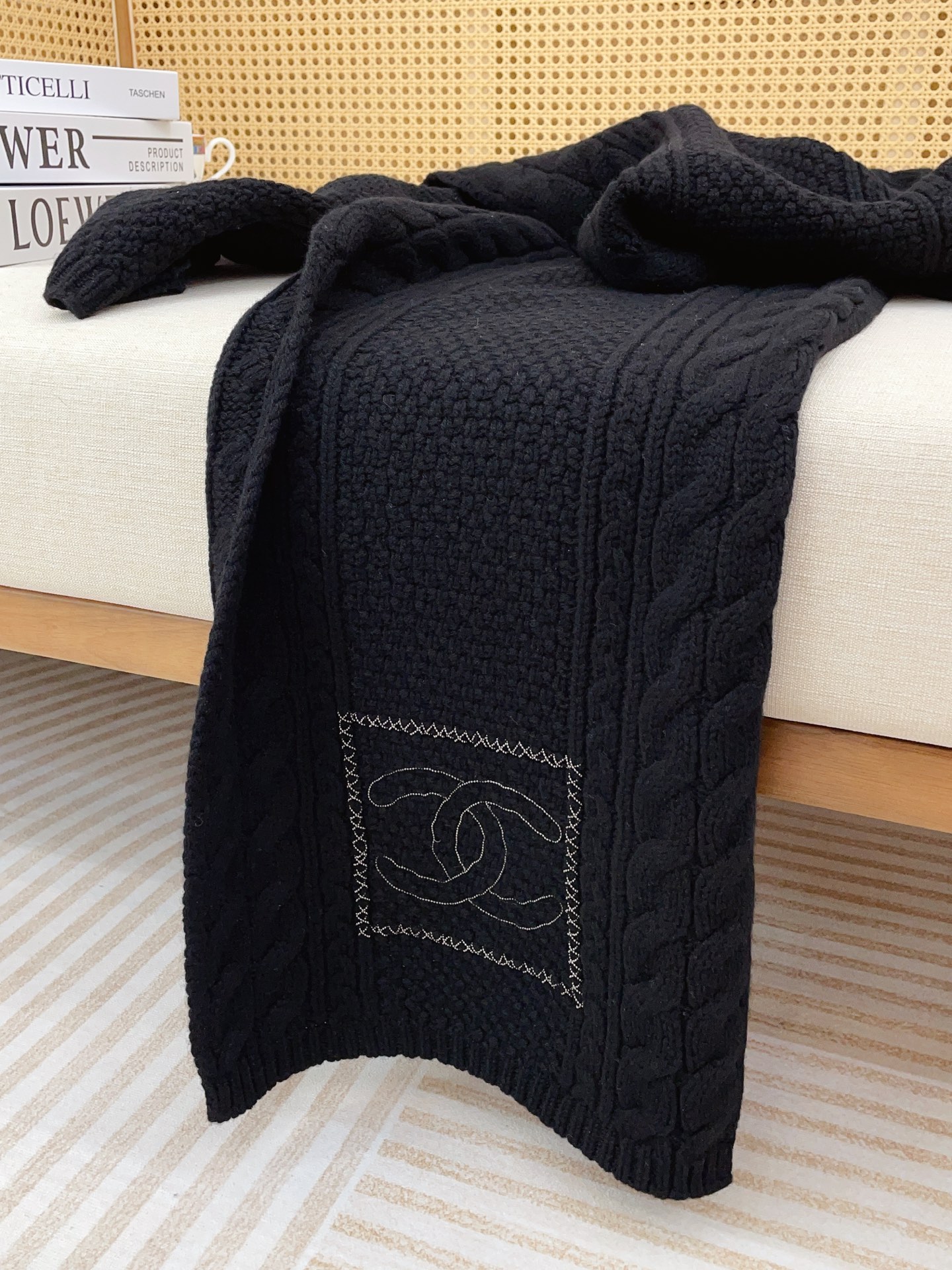 ✨✨小香针织羊绒长巾👏💙搭配手工串珠🏠顶级原单正品旷世绝美，顶级高端货👼【绝对值得珍藏👍】👏小香家绝美百