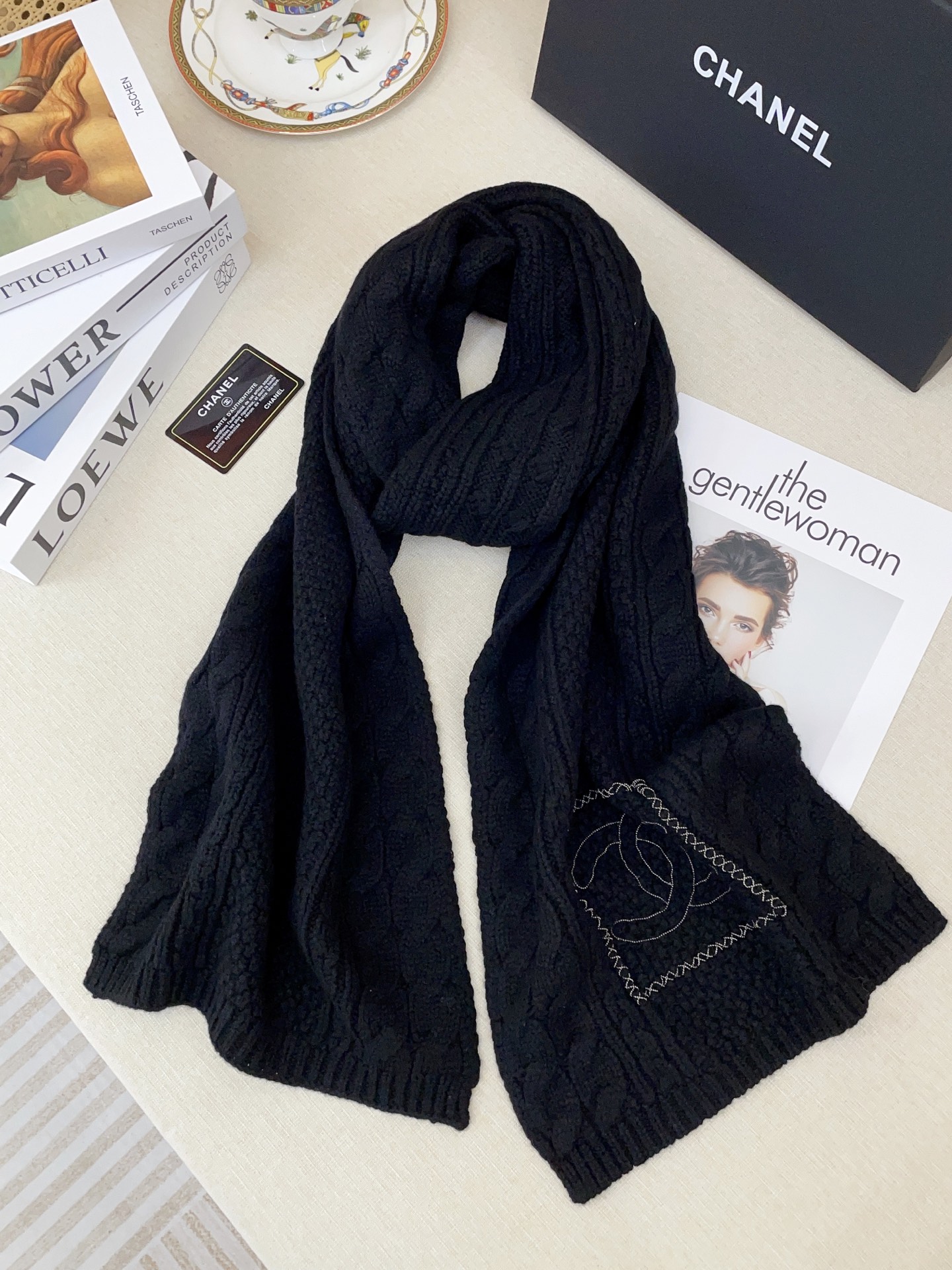 ✨✨小香针织羊绒长巾👏💙搭配手工串珠🏠顶级原单正品旷世绝美，顶级高端货👼【绝对值得珍藏👍】👏小香家绝美百