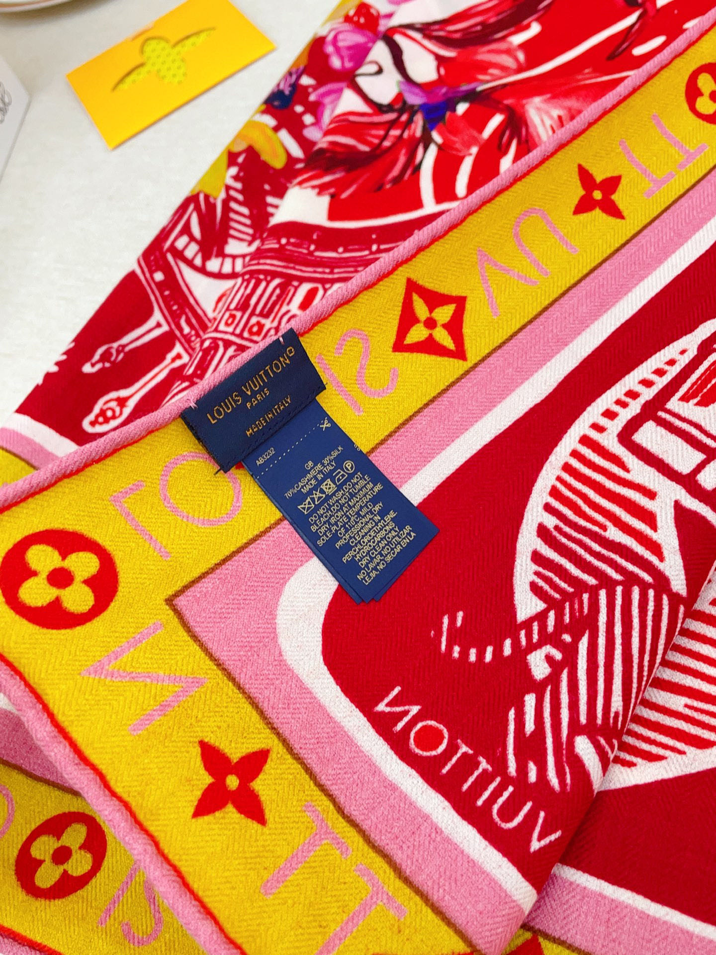 ✨✨【双面同色 丝毛款】L家羊绒新款 买了都说好看‼️推荐💕双面同色羊绒方巾‼️驴家ZG爆款🎁💟立体呈现