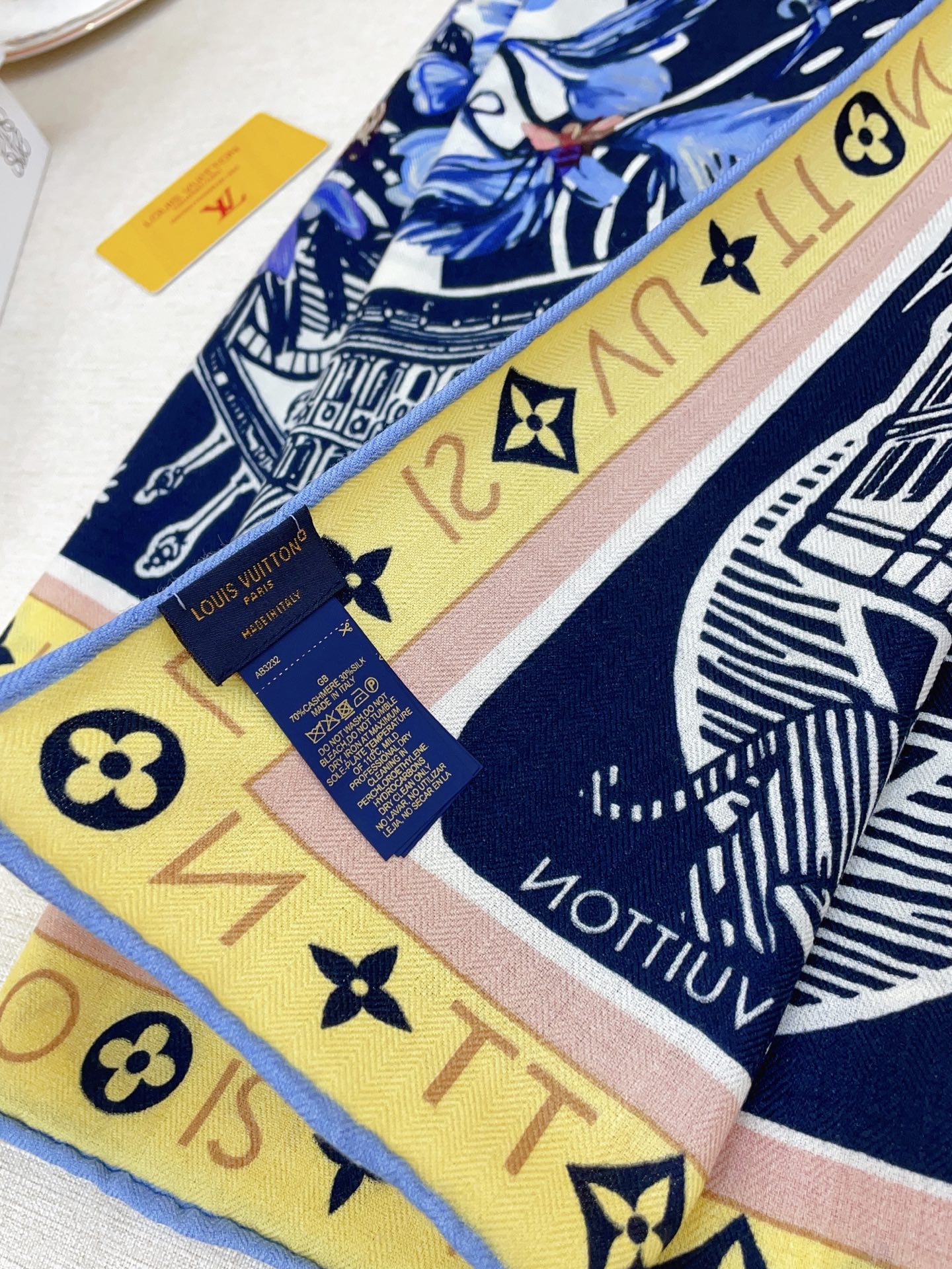 ✨✨【双面同色 丝毛款】L家羊绒新款 买了都说好看‼️推荐💕双面同色羊绒方巾‼️驴家ZG爆款🎁💟立体呈现