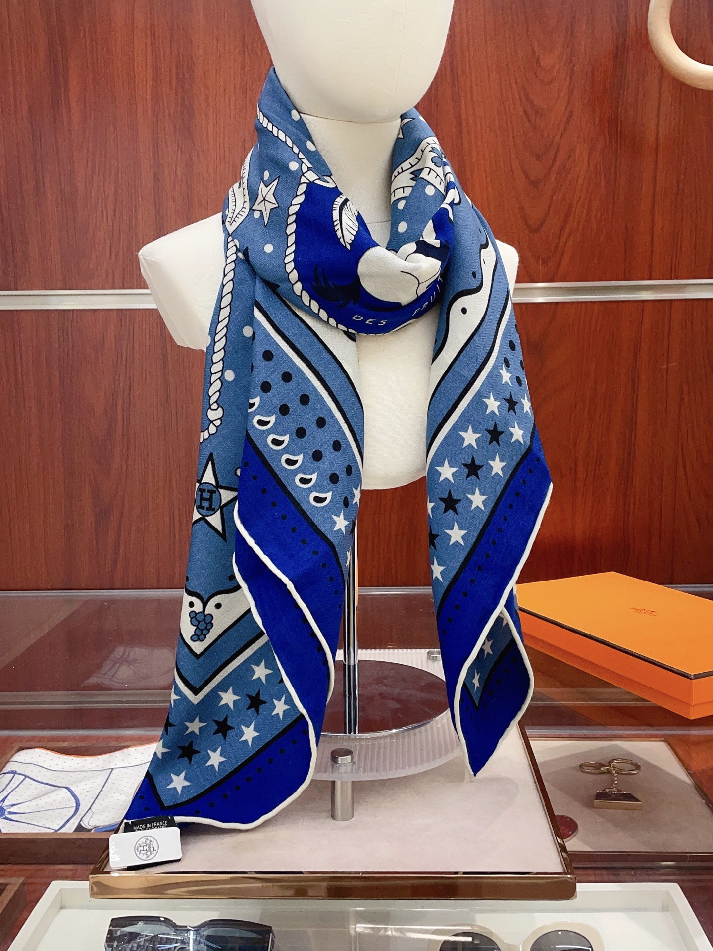 NO:339016,[Double-sided same color silk wool style] H home cashmere new style, recommended after buying it [Fruit Competition 140] Cashmere square scarf H home ZG hit three-dimensional presentation pattern and pattern real high grade special craftsmanship high-end research and development stunningly special cutting-edge process processing is loved by white and rich beauty. Whether it is quality, style, price, they scream, super high cost performance, absolutely worth buying. Size 140cm*140cm, 70 cashmere silk high-version scarf, high-version scarf, real silk,19860909【双面同色 丝毛款】H家羊绒新款 买了都说好看推荐【水果竞技 140】羊绒方巾H家ZG爆款立体呈现图案纹路实物档次极高特殊工艺高端研发惊艳问世特殊尖端工艺处理受到白富美的喜欢 无论是品质 款式 价格都令大牌控的她们尖叫 超高性价比 绝对值得入手尺寸140cm*140cm,70羊绒真丝高版本围巾,高版本围巾,real silk,scarf