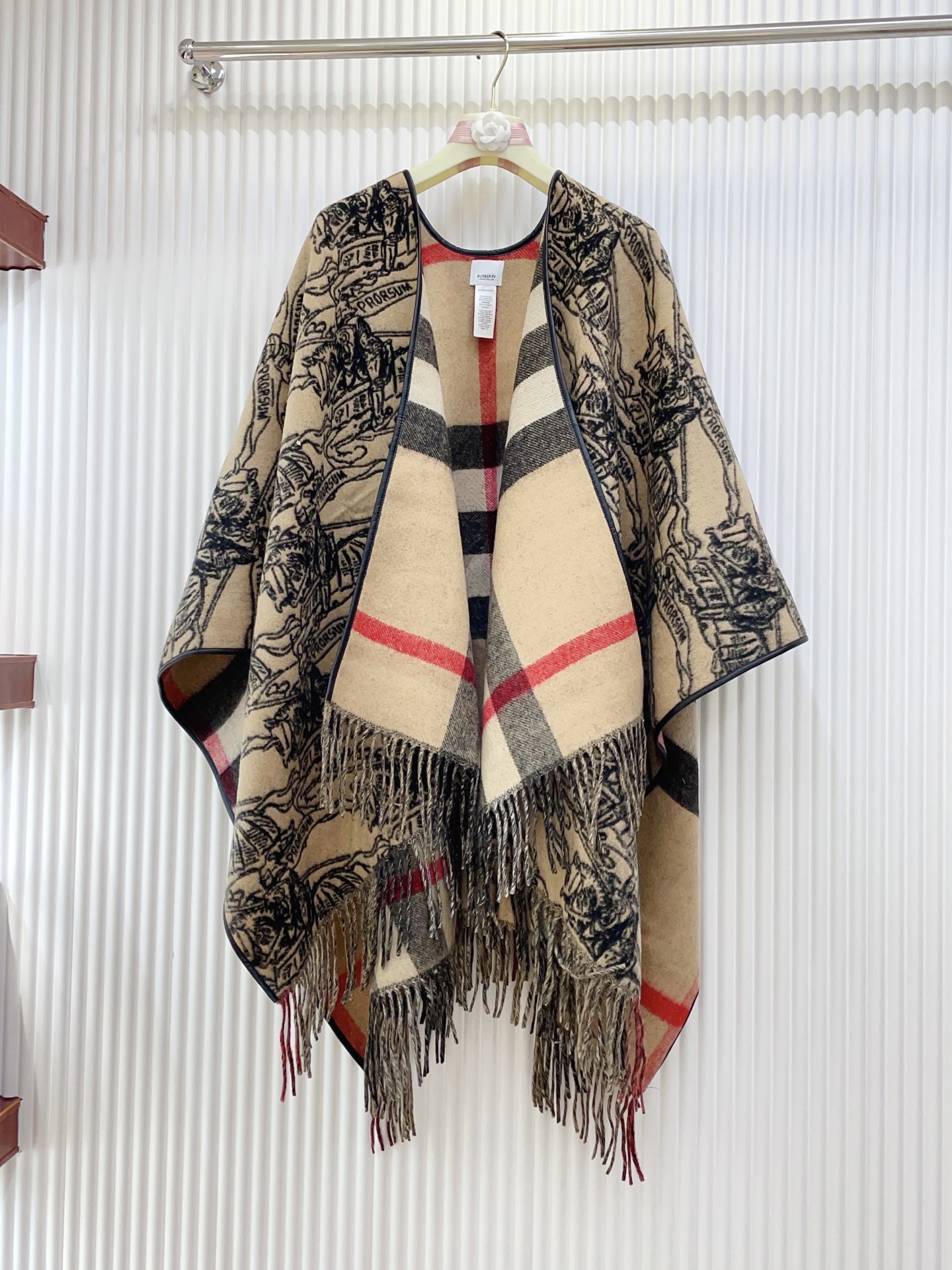 ✨✨B家史上最牛掰的,最新款骑士战马双面提花斗篷‼️经典中的经典.❗️订制出口单.全真皮包边。工艺非常考