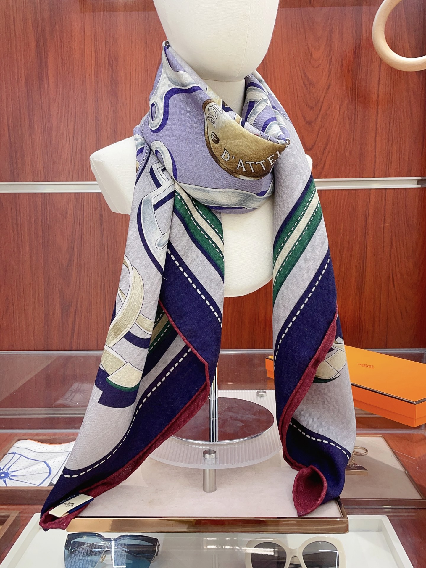 NO:341394,[Double-sided strange color silk wool style] H home cashmere new style. It is recommended to buy it. Double-sided same-color cashmere square scarf. H home ZG hit three-dimensional presentation pattern and pattern. The real grade is very high. Special craftsmanship is stunningly developed and developed. Special cutting-edge technology is loved by Bai Fumei. Whether it is the quality, style, price, they scream. Super high cost performance, absolutely worth buying. Size 140cm*140cm, 70 cashmere silk high-version scarf, high-version scarf, real silk.19860909【双面异色 丝毛款】H家羊绒新款 买了都说好看推荐双面同色羊绒方巾H家ZG爆款立体呈现图案纹路实物档次极高特殊工艺高端研发惊艳问世特殊尖端工艺处理受到白富美的喜欢 无论是品质 款式 价格都令大牌控的她们尖叫 超高性价比 绝对值得入手尺寸140cm*140cm,70羊绒真丝高版本围巾,高版本围巾,real silk,scarf