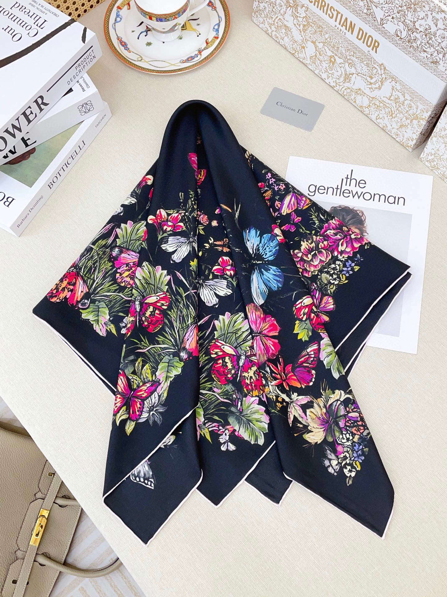 ✨✨【16姆米 单面】高级感爆棚❗️CD【花卉印花 90】高级时髦风‼️配色非常考究，图案匠心，上身简直