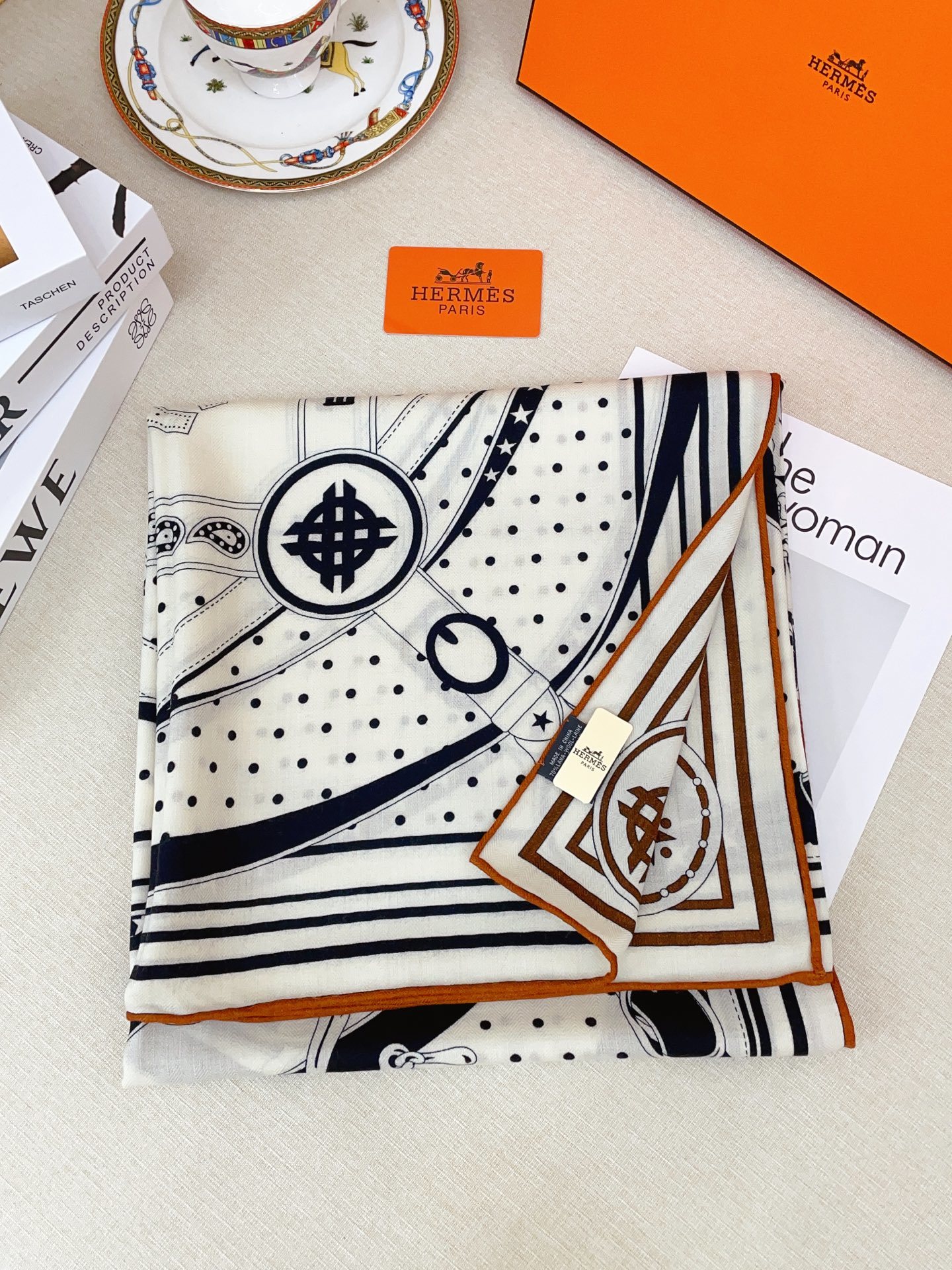 ✨✨【双面异色 丝毛款】H家羊绒新款 买了都说好看‼️推荐💕【清晨漫步 140】羊绒方巾‼️H家ZG爆款