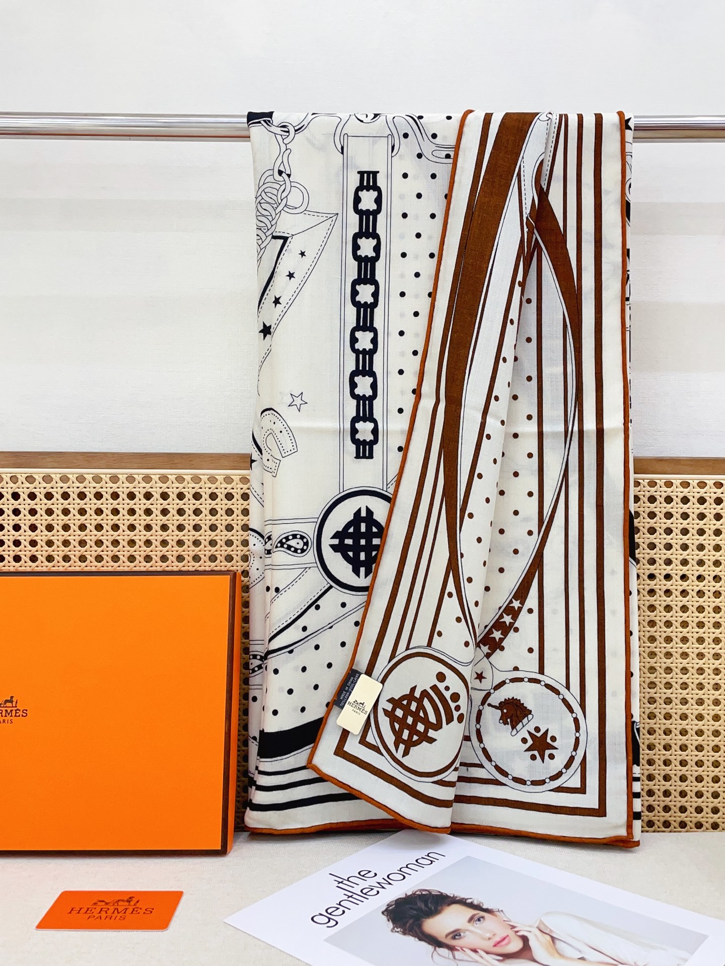 ✨✨【双面异色 丝毛款】H家羊绒新款 买了都说好看‼️推荐💕【清晨漫步 140】羊绒方巾‼️H家ZG爆款