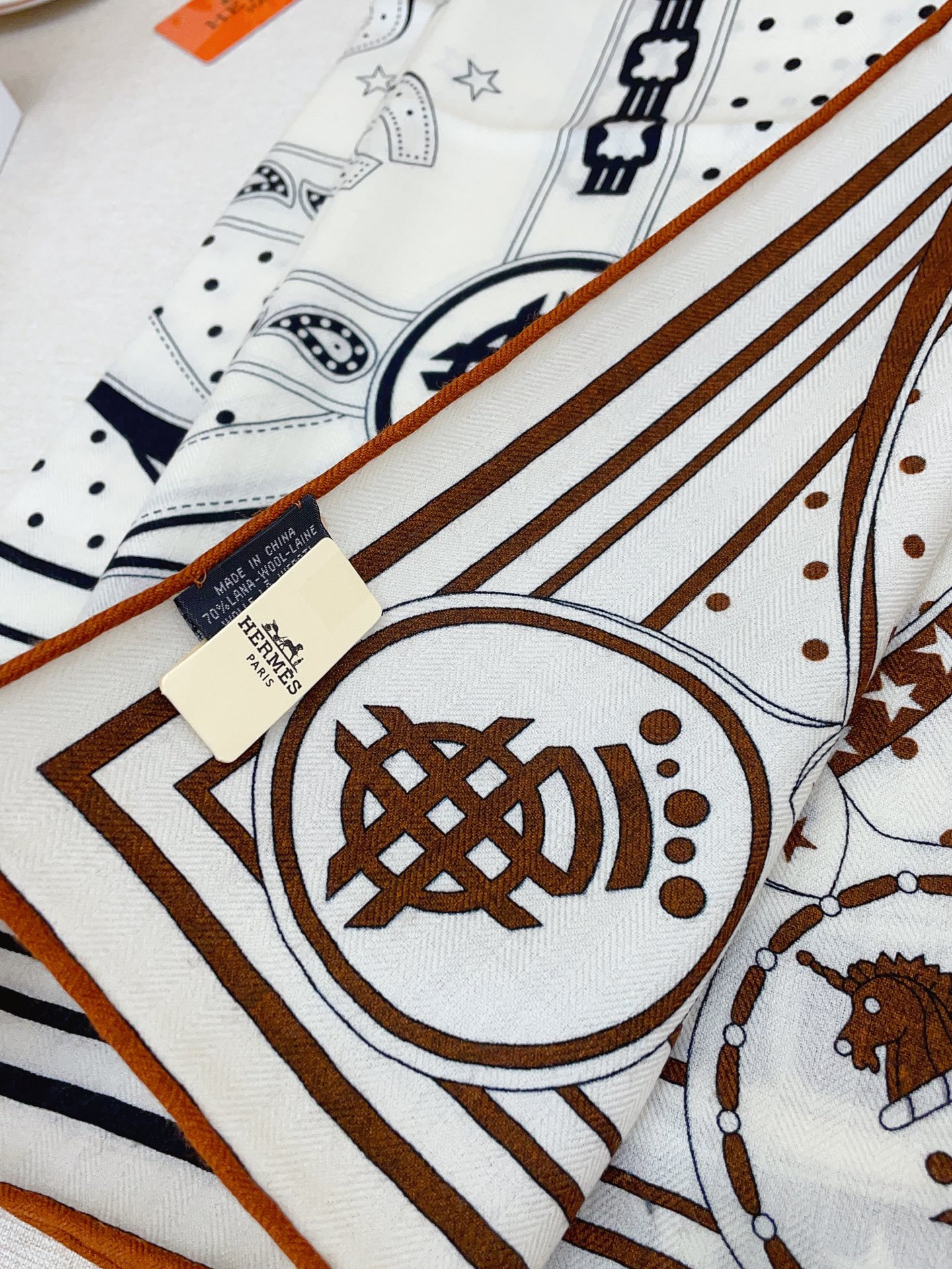 ✨✨【双面异色 丝毛款】H家羊绒新款 买了都说好看‼️推荐💕【清晨漫步 140】羊绒方巾‼️H家ZG爆款