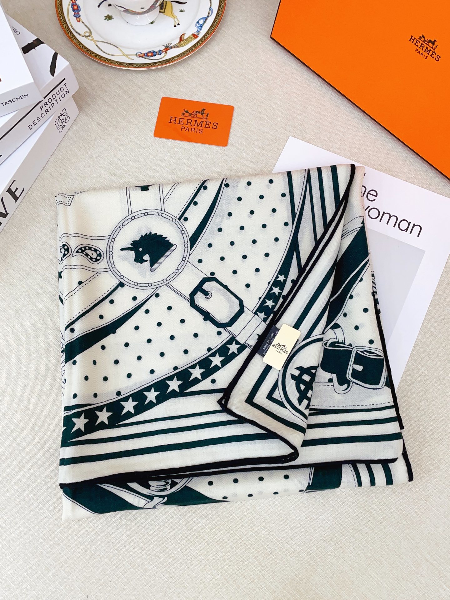 ✨✨【双面异色 丝毛款】H家羊绒新款 买了都说好看‼️推荐💕【清晨漫步 140】羊绒方巾‼️H家ZG爆款