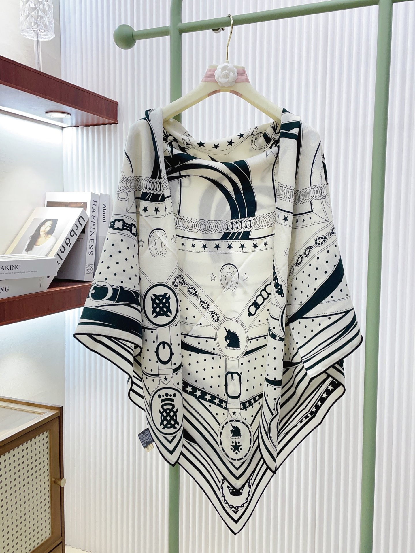 ✨✨【双面异色 丝毛款】H家羊绒新款 买了都说好看‼️推荐💕【清晨漫步 140】羊绒方巾‼️H家ZG爆款