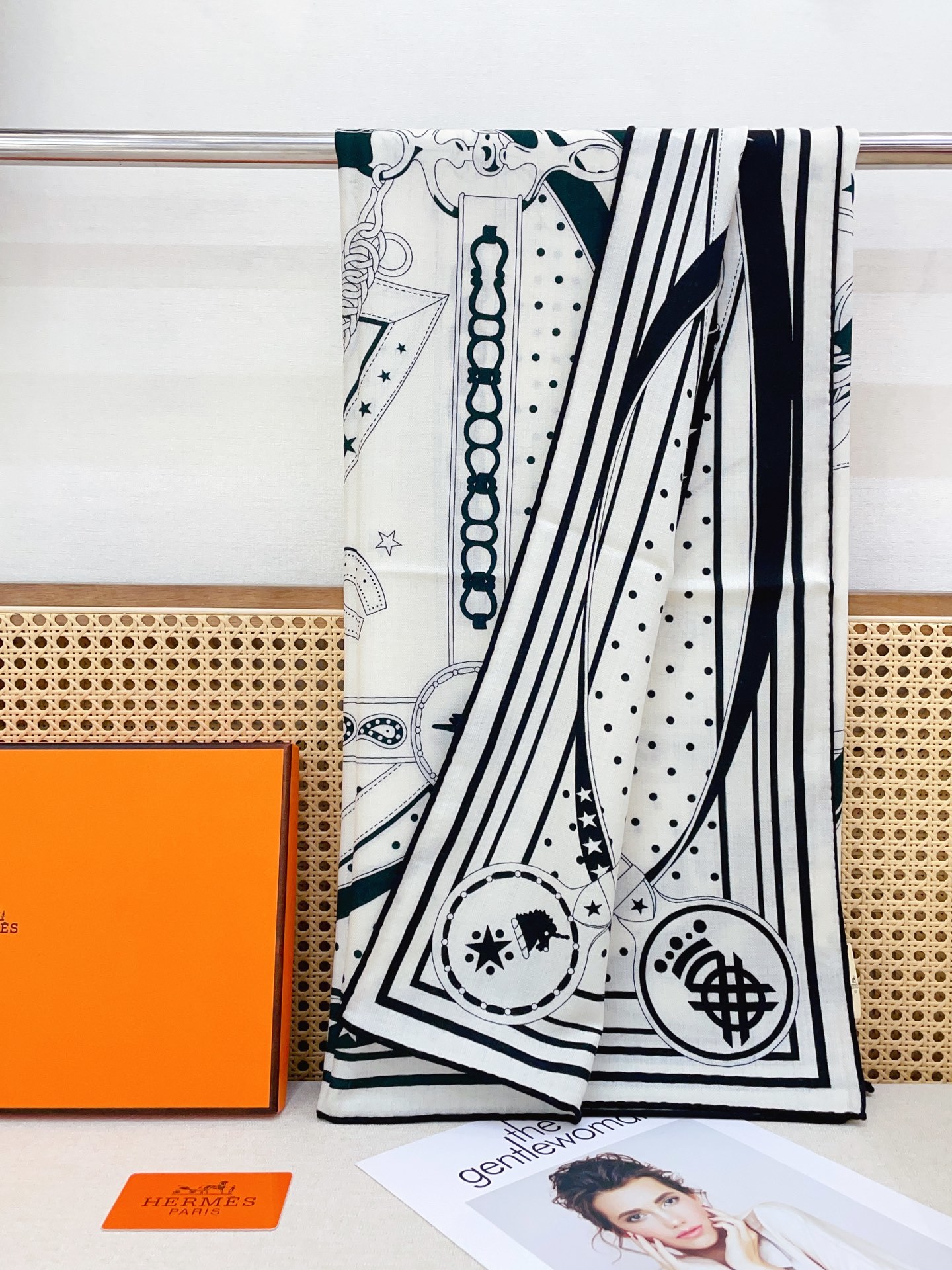 ✨✨【双面异色 丝毛款】H家羊绒新款 买了都说好看‼️推荐💕【清晨漫步 140】羊绒方巾‼️H家ZG爆款