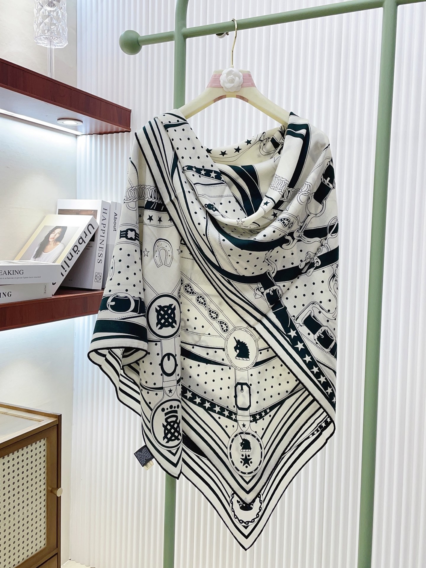 ✨✨【双面异色 丝毛款】H家羊绒新款 买了都说好看‼️推荐💕【清晨漫步 140】羊绒方巾‼️H家ZG爆款