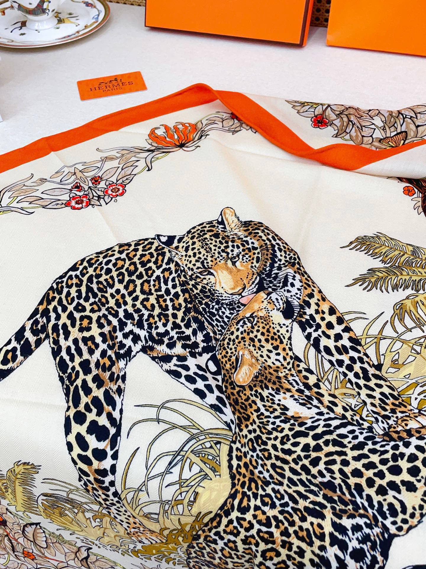 ✨✨【加厚丝毛款 双面同色】上新💏顶级H家专柜最新款【丛林之爱 大三角巾】多功能三角巾 🎀🎀，色彩明丽，