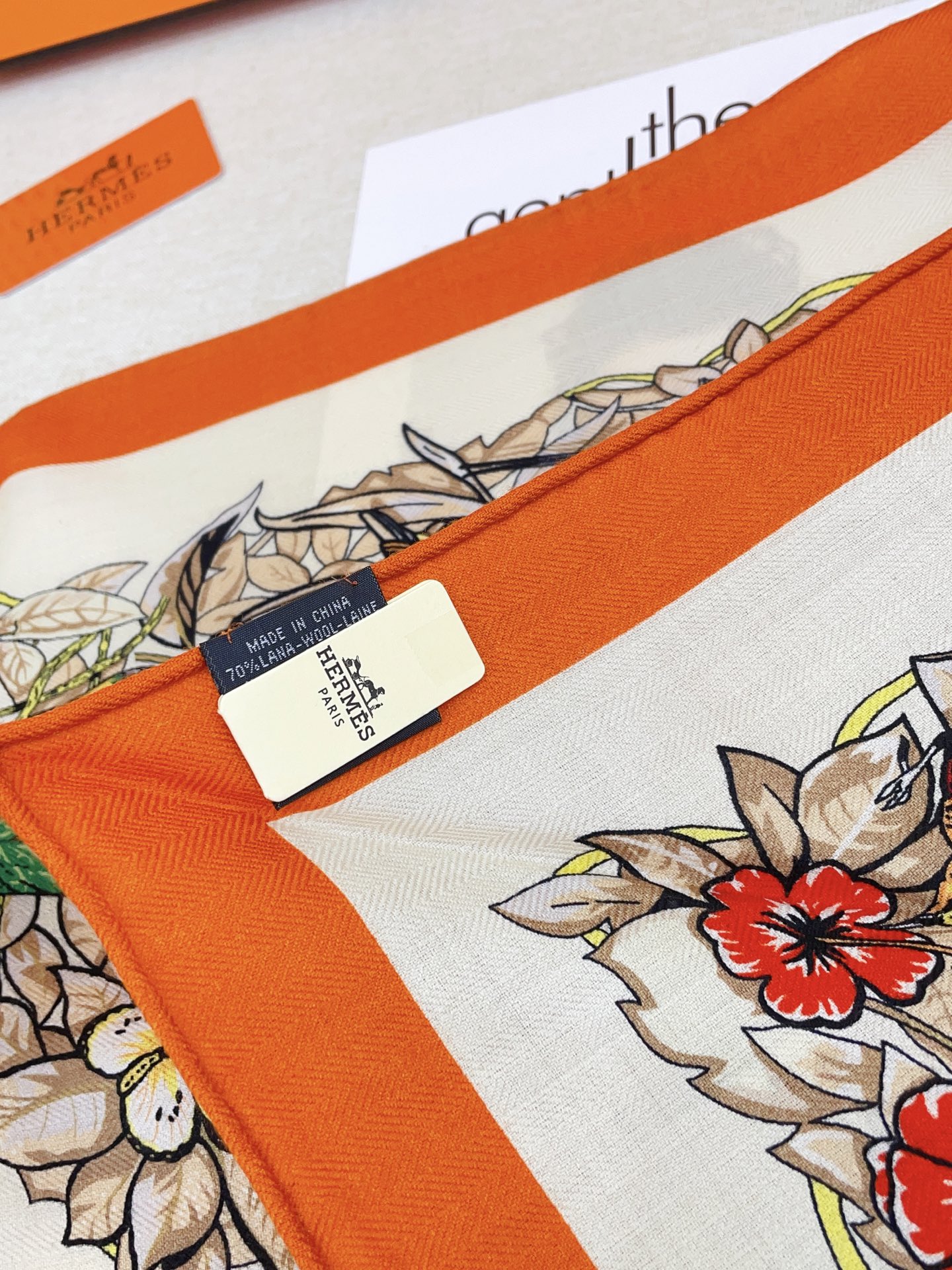 ✨✨【加厚丝毛款 双面同色】上新💏顶级H家专柜最新款【丛林之爱 大三角巾】多功能三角巾 🎀🎀，色彩明丽，