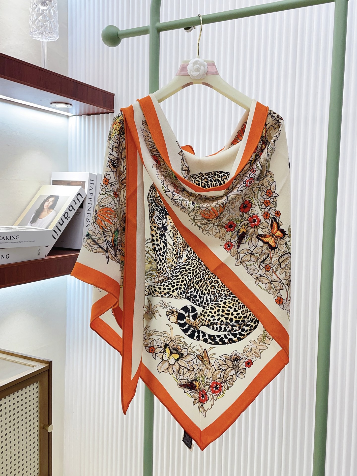 ✨✨【加厚丝毛款 双面同色】上新💏顶级H家专柜最新款【丛林之爱 大三角巾】多功能三角巾 🎀🎀，色彩明丽，