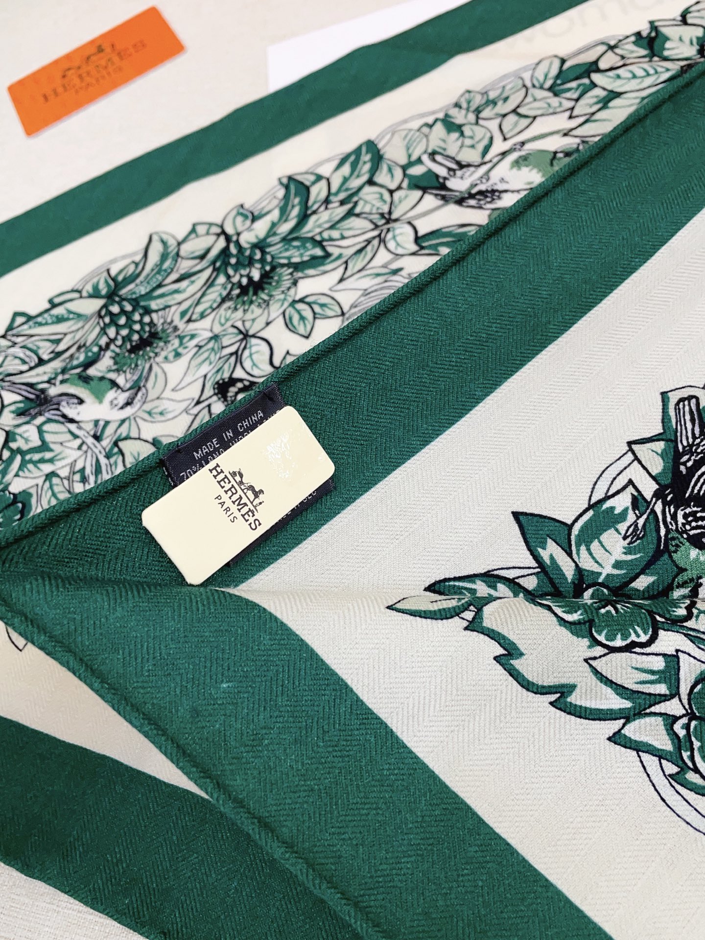 ✨✨【加厚丝毛款 双面同色】上新💏顶级H家专柜最新款【丛林之爱 大三角巾】多功能三角巾 🎀🎀，色彩明丽，