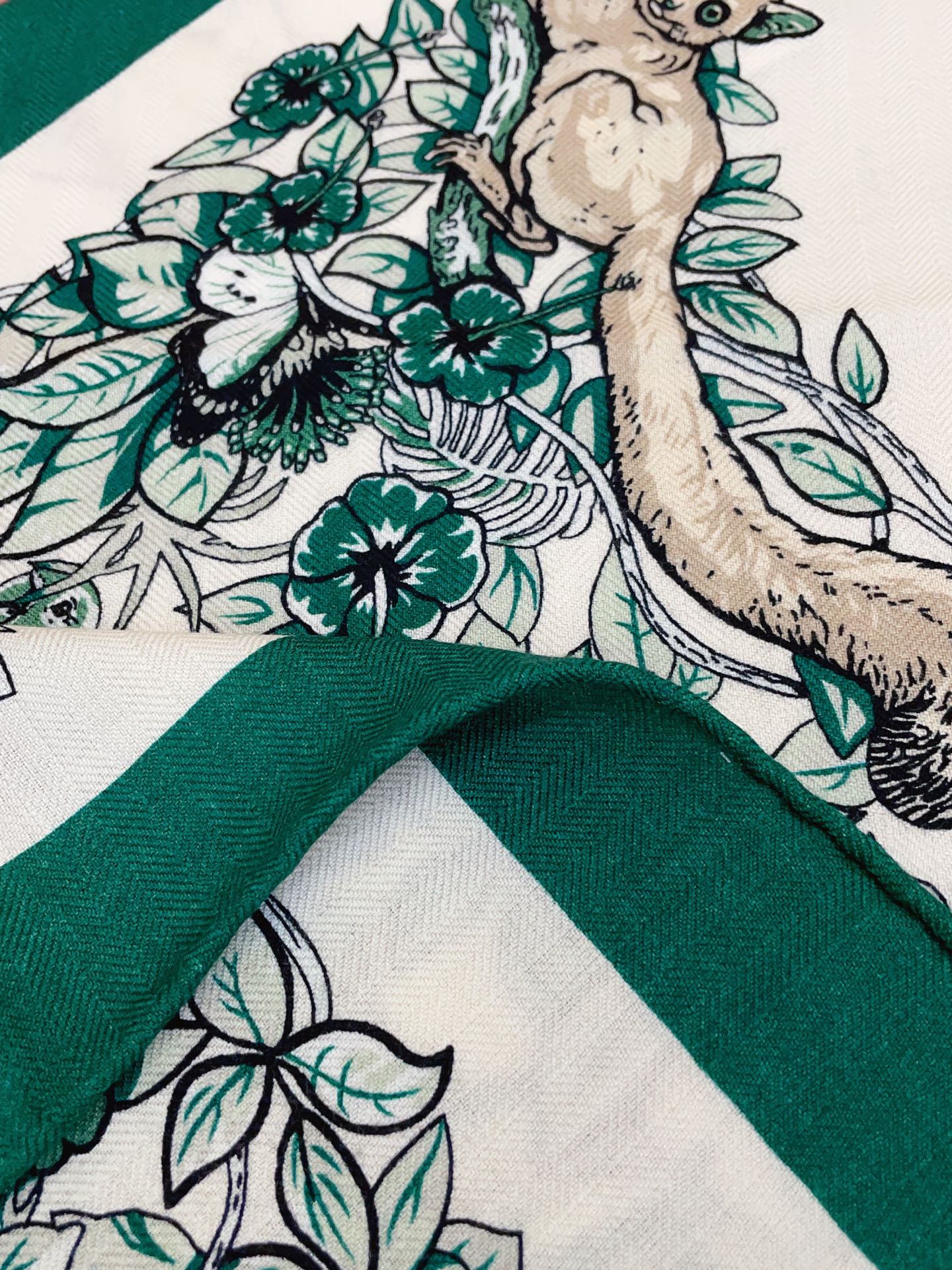 ✨✨【加厚丝毛款 双面同色】上新💏顶级H家专柜最新款【丛林之爱 大三角巾】多功能三角巾 🎀🎀，色彩明丽，