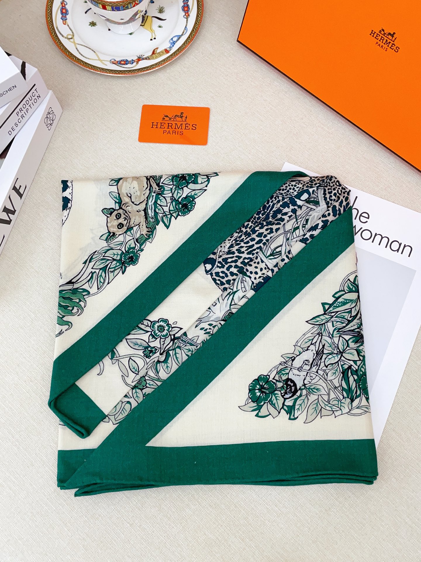 ✨✨【加厚丝毛款 双面同色】上新💏顶级H家专柜最新款【丛林之爱 大三角巾】多功能三角巾 🎀🎀，色彩明丽，