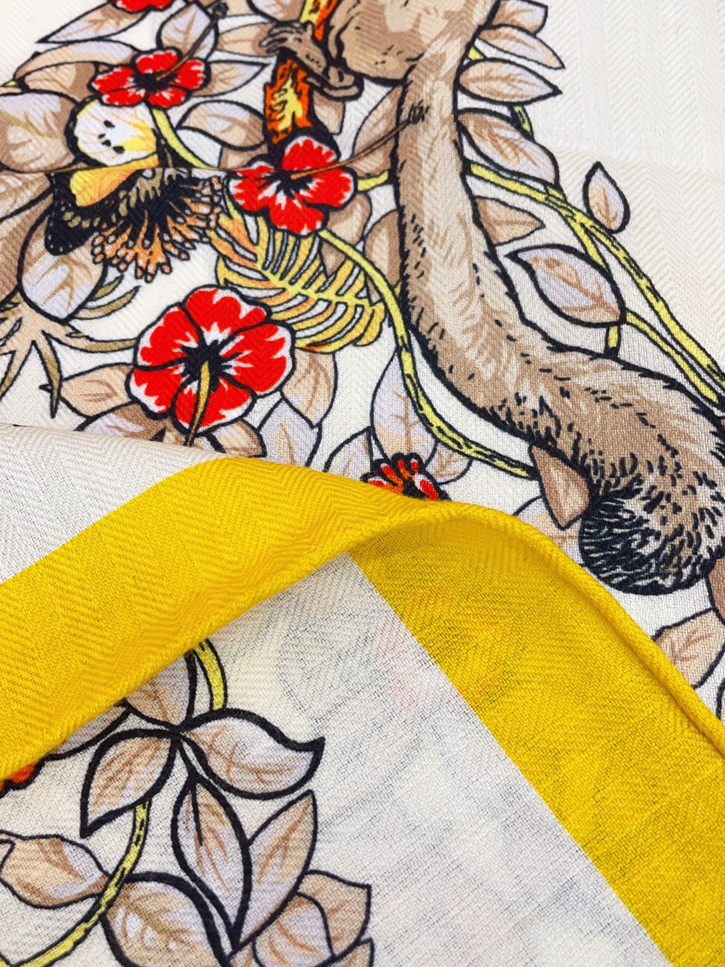 ✨✨【加厚丝毛款 双面同色】上新💏顶级H家专柜最新款【丛林之爱 大三角巾】多功能三角巾 🎀🎀，色彩明丽，