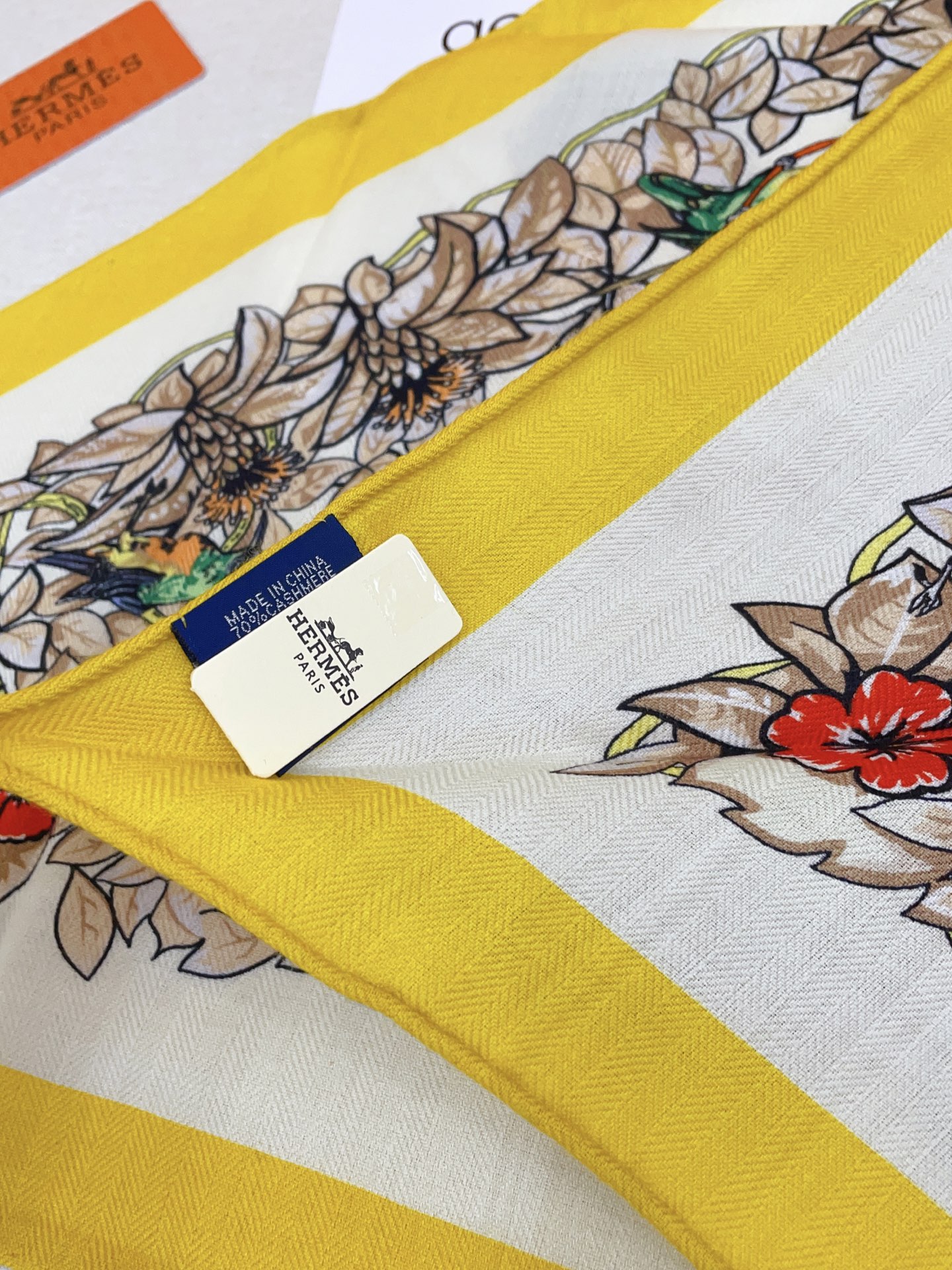 ✨✨【加厚丝毛款 双面同色】上新💏顶级H家专柜最新款【丛林之爱 大三角巾】多功能三角巾 🎀🎀，色彩明丽，