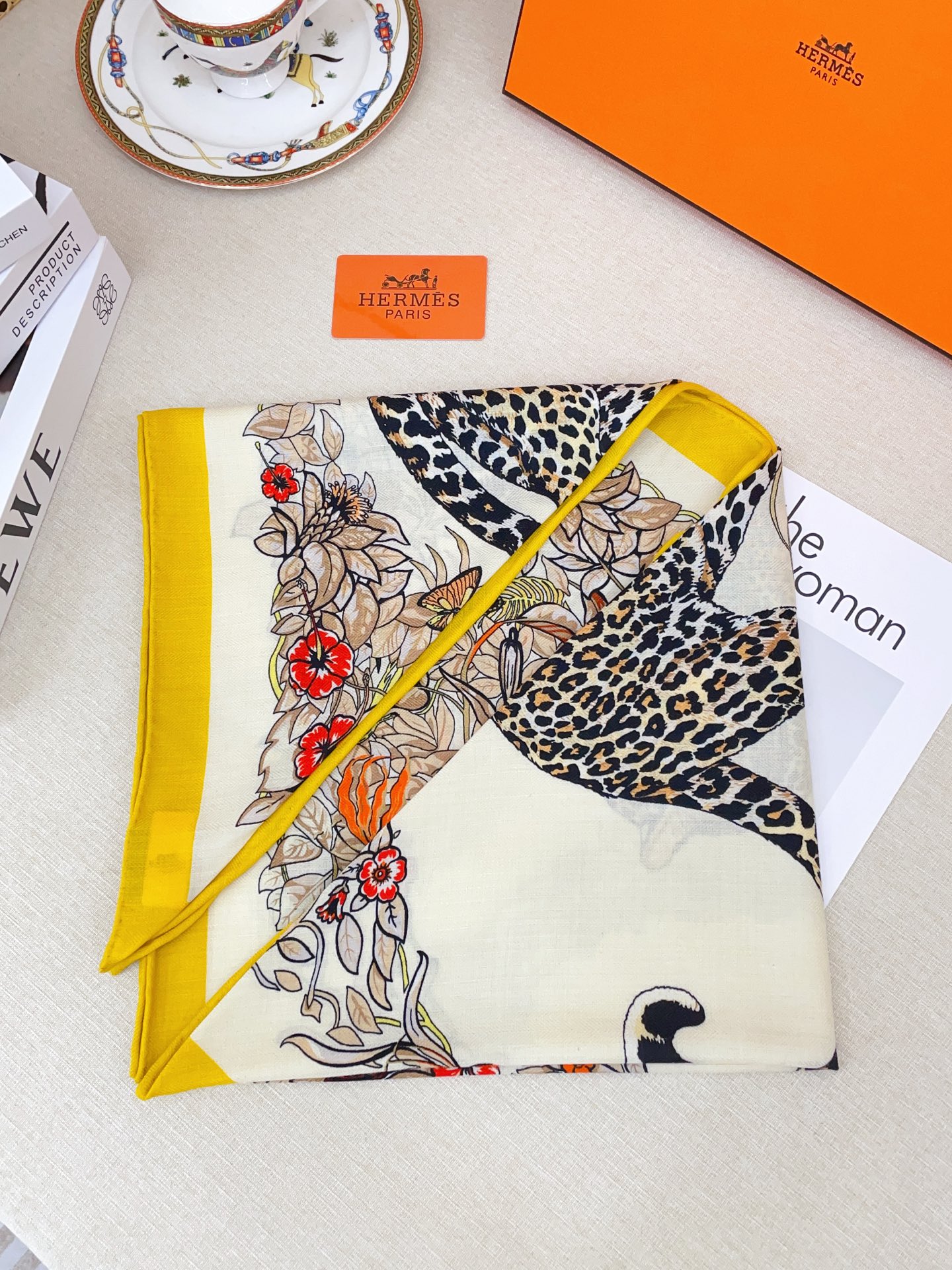 ✨✨【加厚丝毛款 双面同色】上新💏顶级H家专柜最新款【丛林之爱 大三角巾】多功能三角巾 🎀🎀，色彩明丽，