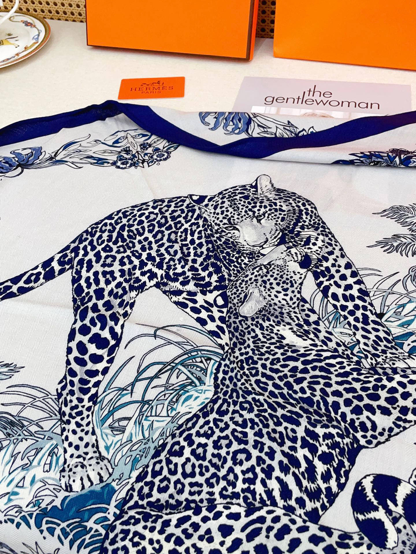 ✨✨【加厚丝毛款 双面同色】上新💏顶级H家专柜最新款【丛林之爱 大三角巾】多功能三角巾 🎀🎀，色彩明丽，