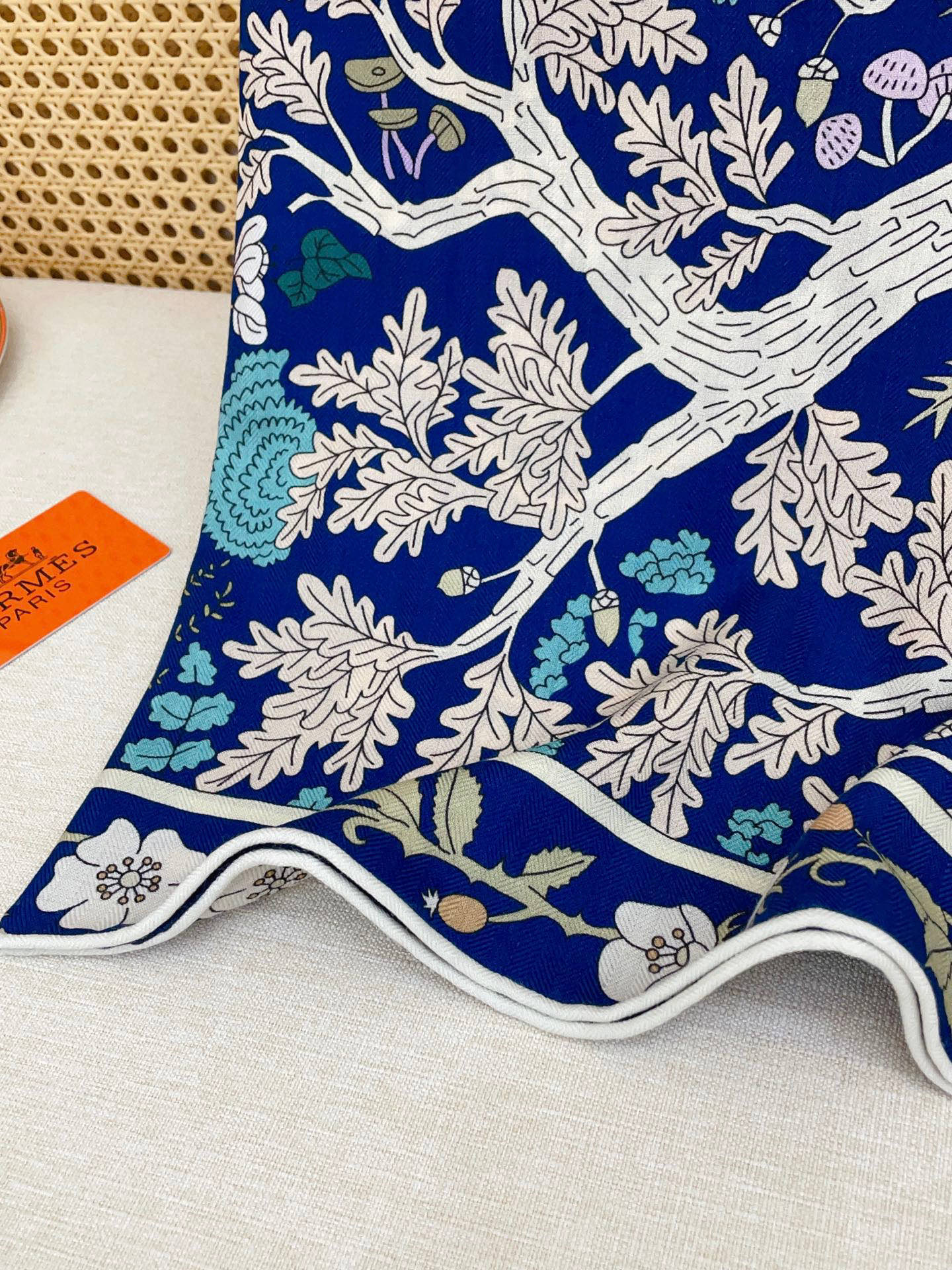 ✨✨【双面同色 丝毛款】H家羊绒新款 买了都说好看‼️推荐💕【于月神之杯 140】羊绒方巾‼️H家ZG爆