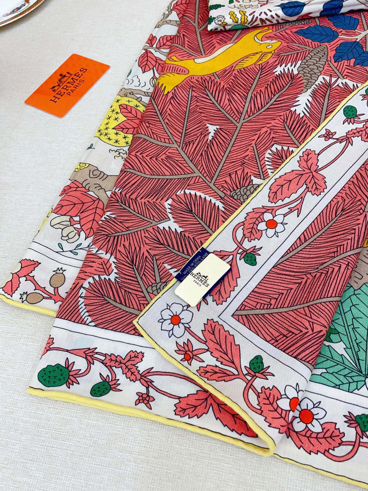 ✨✨【双面同色 丝毛款】H家羊绒新款 买了都说好看‼️推荐💕【于月神之杯 140】羊绒方巾‼️H家ZG爆