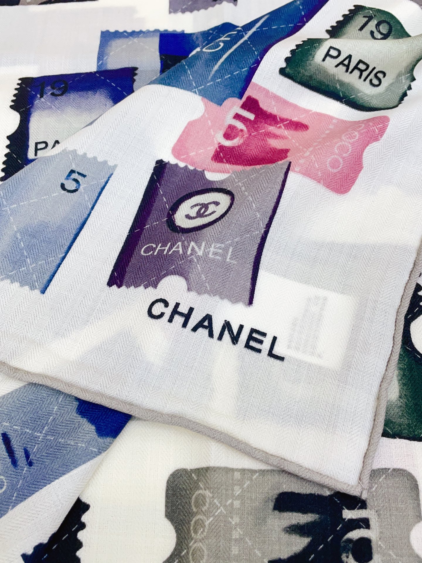 ✨✨【双面同色 丝毛款】小香 羊绒方巾‼️抢‼️VIP推荐 ‼️👍下手一定要快【高端 大爱 ‼️纯羊绒 