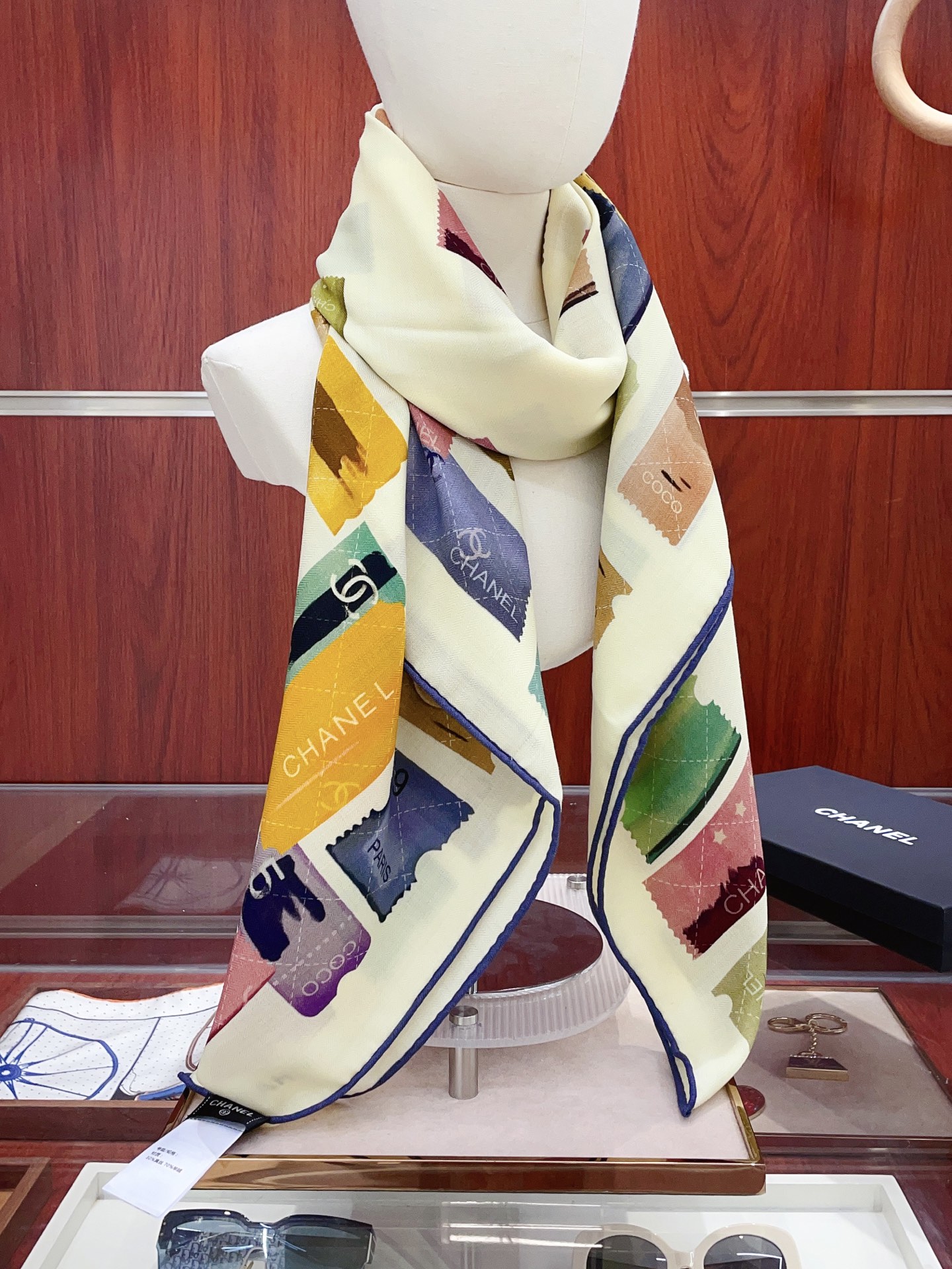 NO:341382,[Double-sided and same color, silk wool style] Xiaoxiang Cashmere square scarf recommendation to grab VIP, be sure to start quickly [High-end, love, pure cashmere, baby feels comfortable to touch, and the beauty of women is very rare. You can use it in all seasons to make people very beautiful. The upper body effect is simply beautiful. The quality is very perfect. The whole scarf gives people a big brand aura and is very exquisite and beautiful. It is definitely worth buying a new model. Once you get the real thing, you will be glad that you are a beautiful product for women. It is worth evaluating the perfect temperament and taste. Ditails' first choice VIPs. The upper size is 140*140cm.70 cashmere silk high-version scarf, high-version scarf, real silk.19860909【双面同色 丝毛款】小香 羊绒方巾抢VIP推荐 下手一定要快【高端 大爱 纯羊绒 婴儿触感舒服到飞女人尤物 货极少 四季都可以用真心美的让人非常非常心动 上身效果简直美翻了 品质非常完美 整个围巾给人大牌气场的同时又非常精致秀丽绝对值得入手的新款 实物一拿到就会庆幸自己是女人的绝美好货 值得品鉴完美气质品味Ditails首选VIP们 上尺寸140*140cm.70羊绒真丝高版本围巾,高版本围巾,real silk,scarf