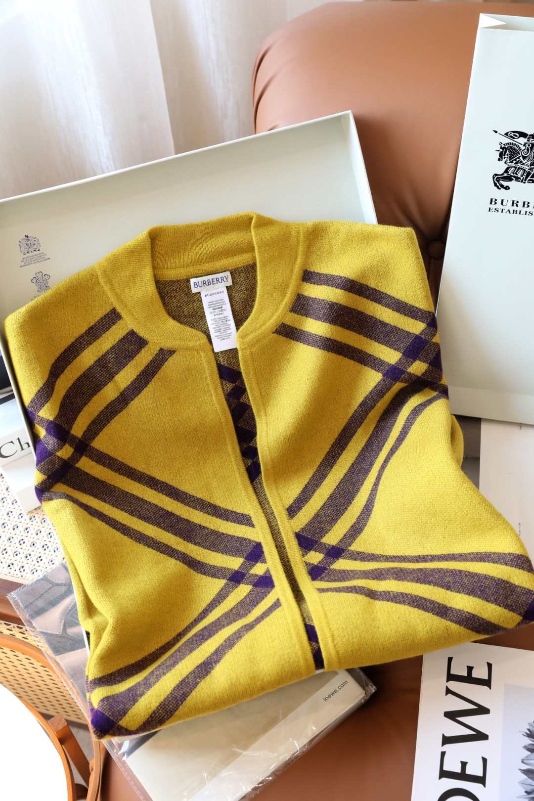 ✨✨专柜官网同步发售!B家限量款斗篷披肩重磅!!满满的都是细节打造!!此款B格披风是巴宝莉秋冬限量新款!