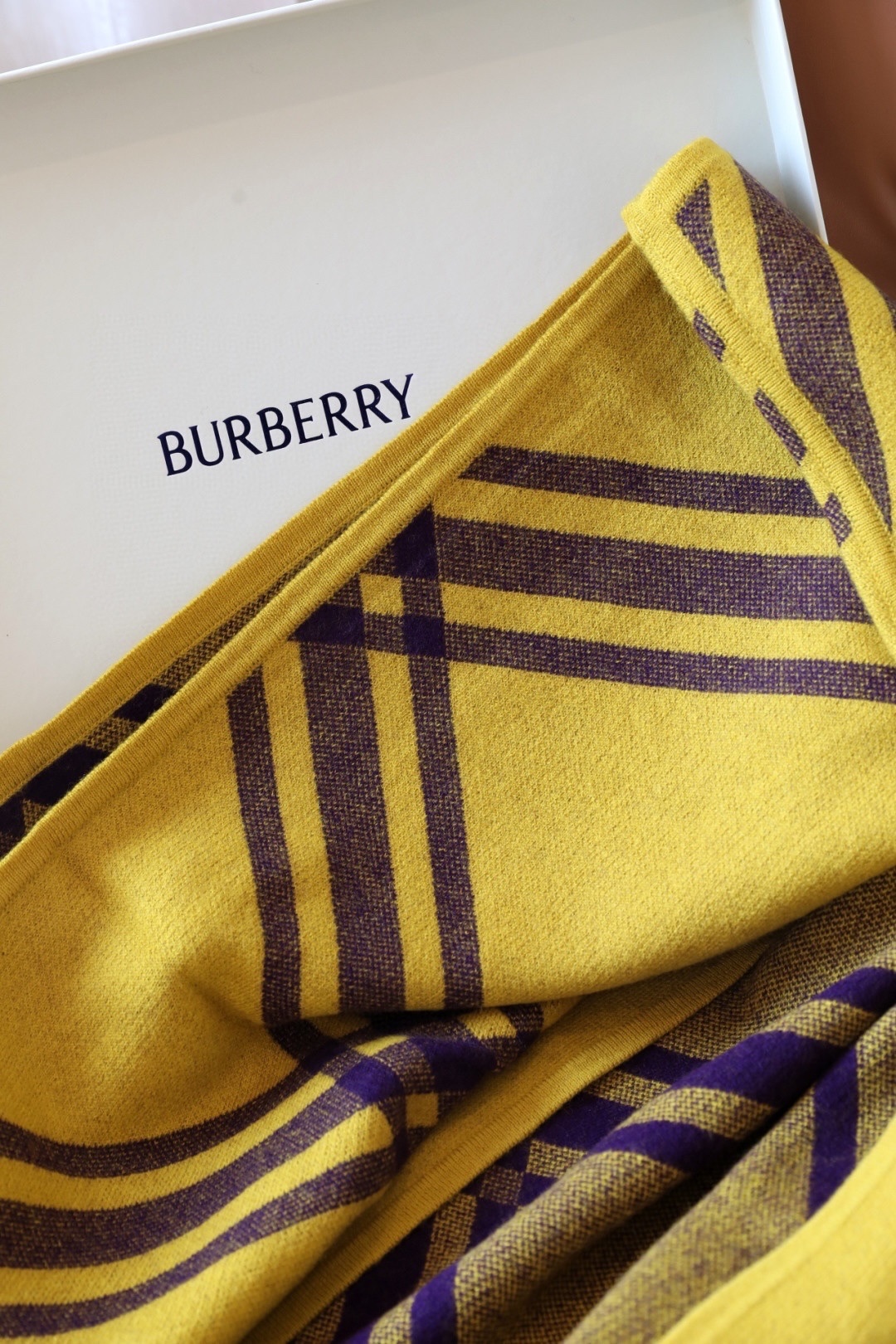 ✨✨专柜官网同步发售!B家限量款斗篷披肩重磅!!满满的都是细节打造!!此款B格披风是巴宝莉秋冬限量新款!