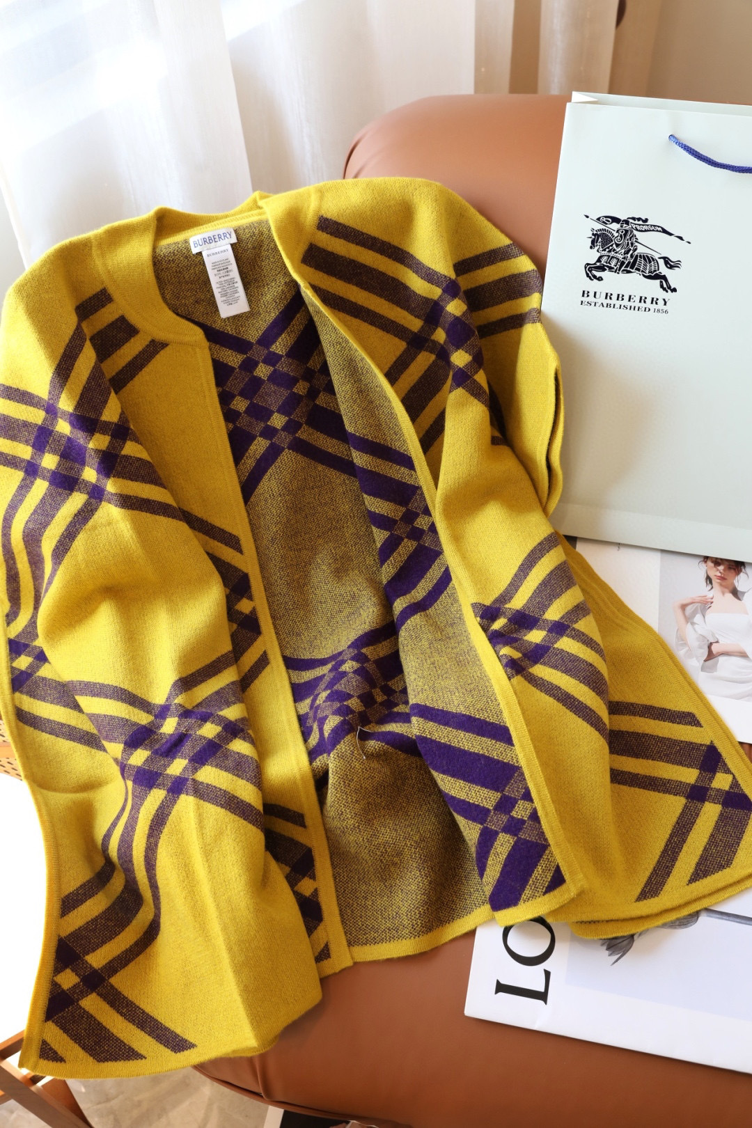 ✨✨专柜官网同步发售!B家限量款斗篷披肩重磅!!满满的都是细节打造!!此款B格披风是巴宝莉秋冬限量新款!