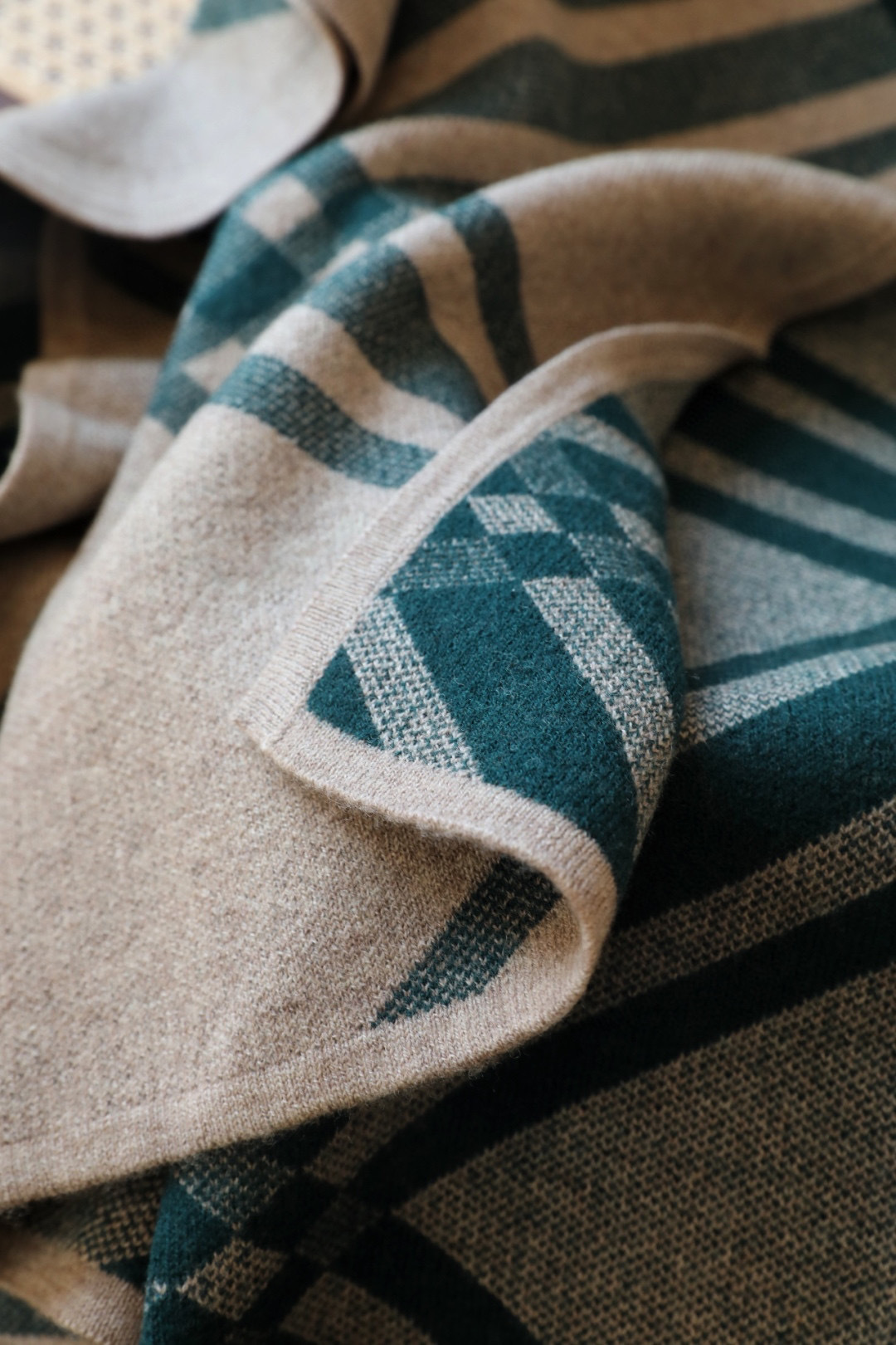 ✨✨专柜官网同步发售!B家限量款斗篷披肩重磅!!满满的都是细节打造!!此款B格披风是巴宝莉秋冬限量新款!