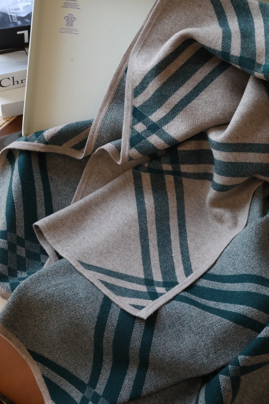 ✨✨专柜官网同步发售!B家限量款斗篷披肩重磅!!满满的都是细节打造!!此款B格披风是巴宝莉秋冬限量新款!