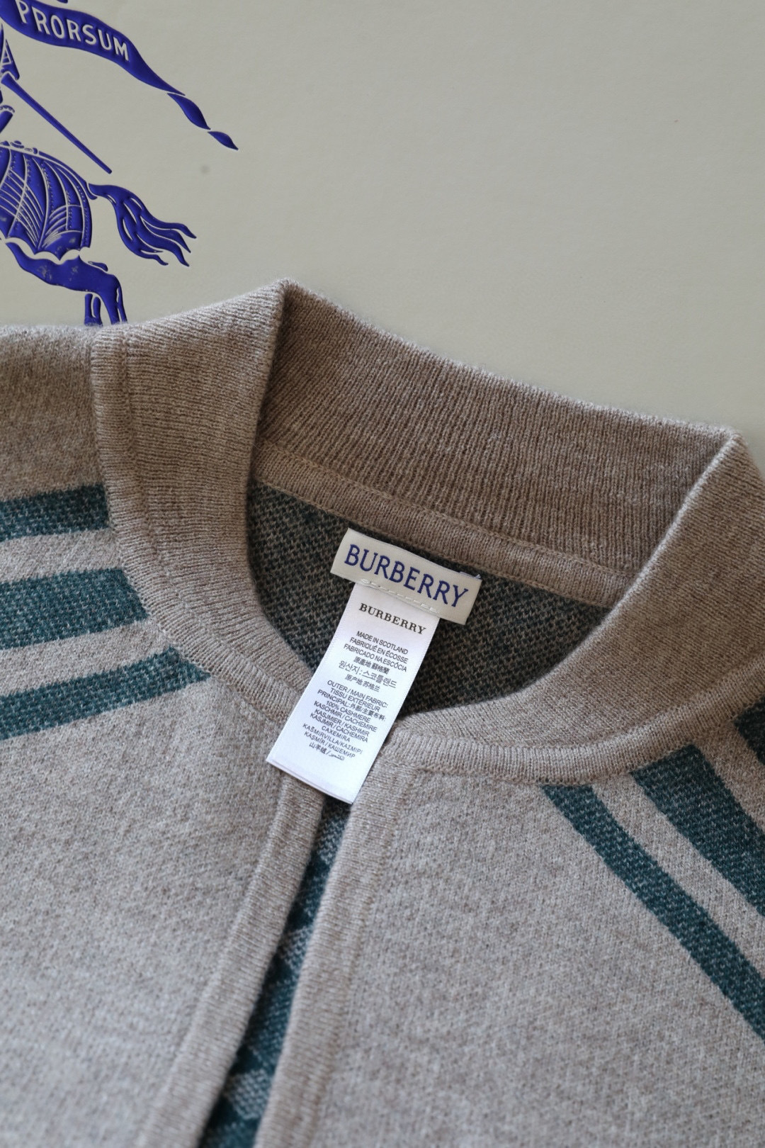 ✨✨专柜官网同步发售!B家限量款斗篷披肩重磅!!满满的都是细节打造!!此款B格披风是巴宝莉秋冬限量新款!