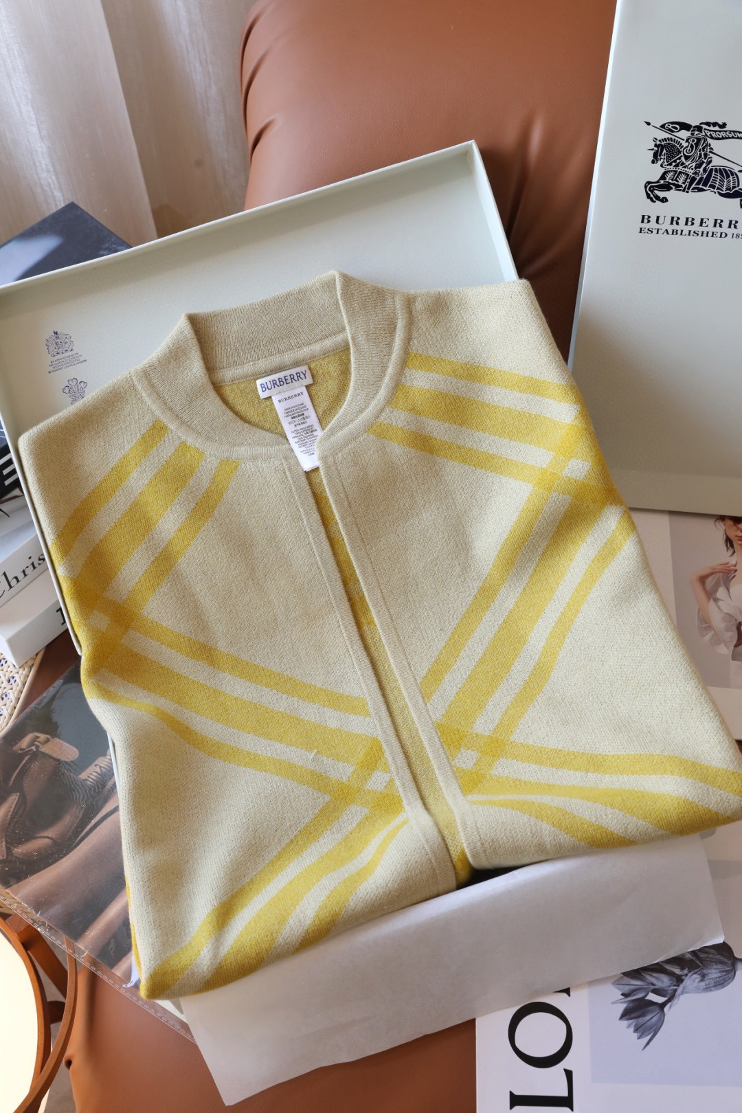 ✨✨专柜官网同步发售!B家限量款斗篷披肩重磅!!满满的都是细节打造!!此款B格披风是巴宝莉秋冬限量新款!