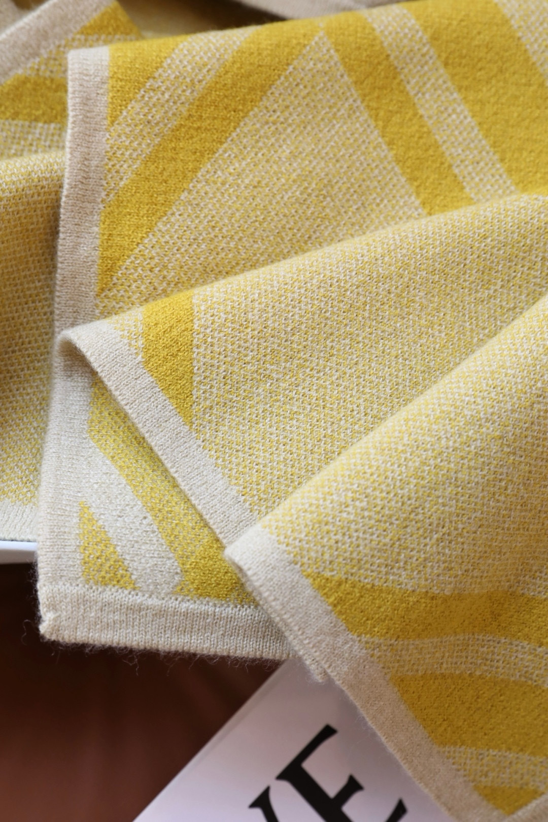 ✨✨专柜官网同步发售!B家限量款斗篷披肩重磅!!满满的都是细节打造!!此款B格披风是巴宝莉秋冬限量新款!