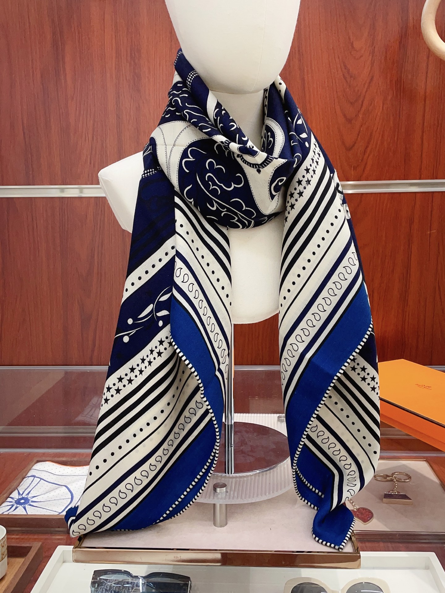 NO:341968,[Double-sided same color silk wool style] H home cashmere new style, recommended after buying it [Amazon Celebration 140] Cashmere square scarf H home ZG hit three-dimensional presentation pattern and pattern real high grade special craftsmanship high-end research and development stunningly special cutting-edge process processing is loved by white and rich beauty. Whether it is quality, style, price, they scream, super high cost performance, absolutely worth buying. Size 140cm*140cm, 70 cashmere silk high-version scarf, high-version scarf, real silk,19860909【双面同色 丝毛款】H家羊绒新款 买了都说好看推荐【亚马逊庆典 140】羊绒方巾H家ZG爆款立体呈现图案纹路实物档次极高特殊工艺高端研发惊艳问世特殊尖端工艺处理受到白富美的喜欢 无论是品质 款式 价格都令大牌控的她们尖叫 超高性价比 绝对值得入手尺寸140cm*140cm,70羊绒真丝高版本围巾,高版本围巾,real silk,scarf