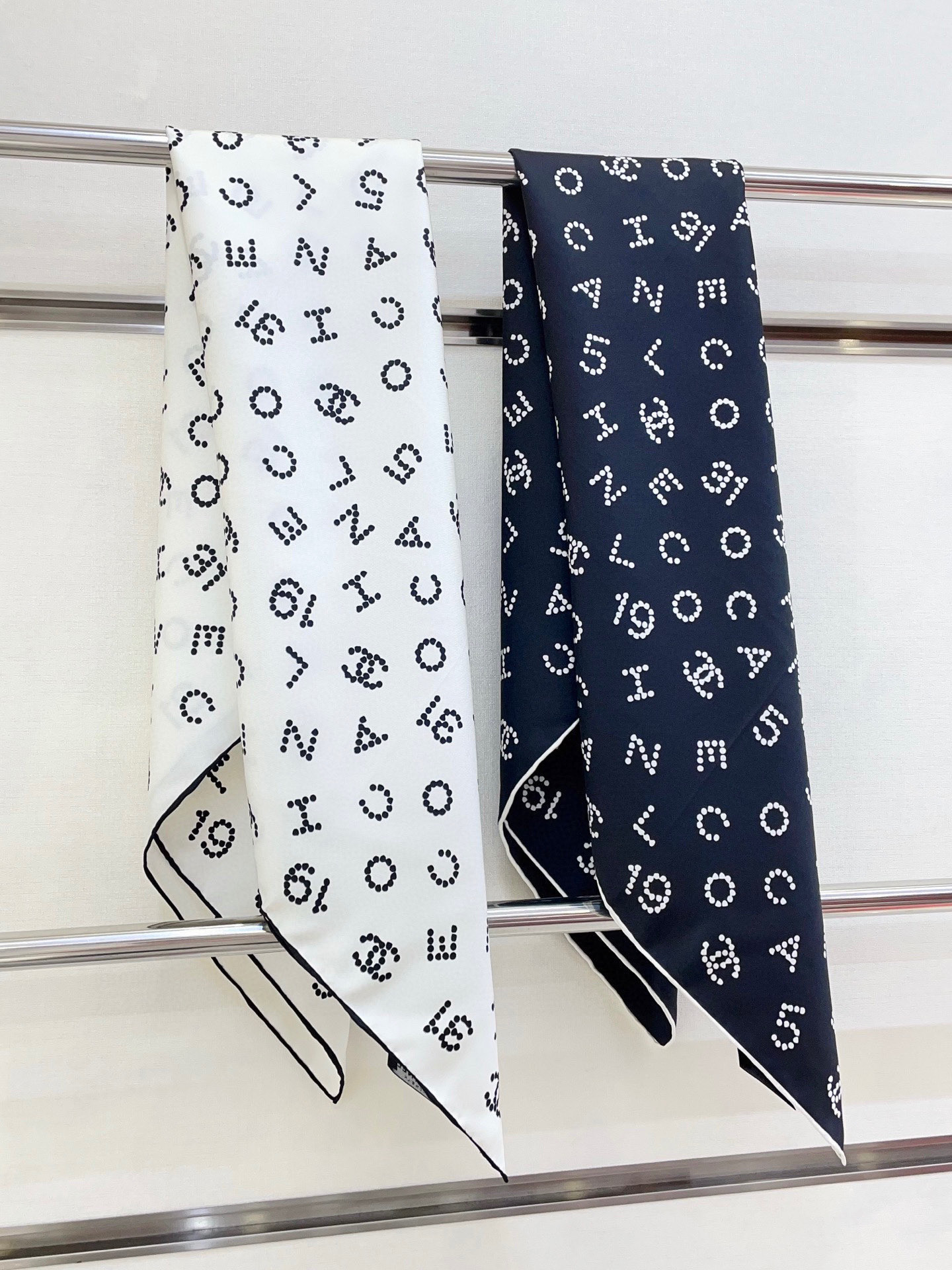 ✨✨【18姆米 双面同色】新款CH【黑白字母图案】‼️美翻了[流泪]御用殿堂级极品‼️经典元素图案设计风