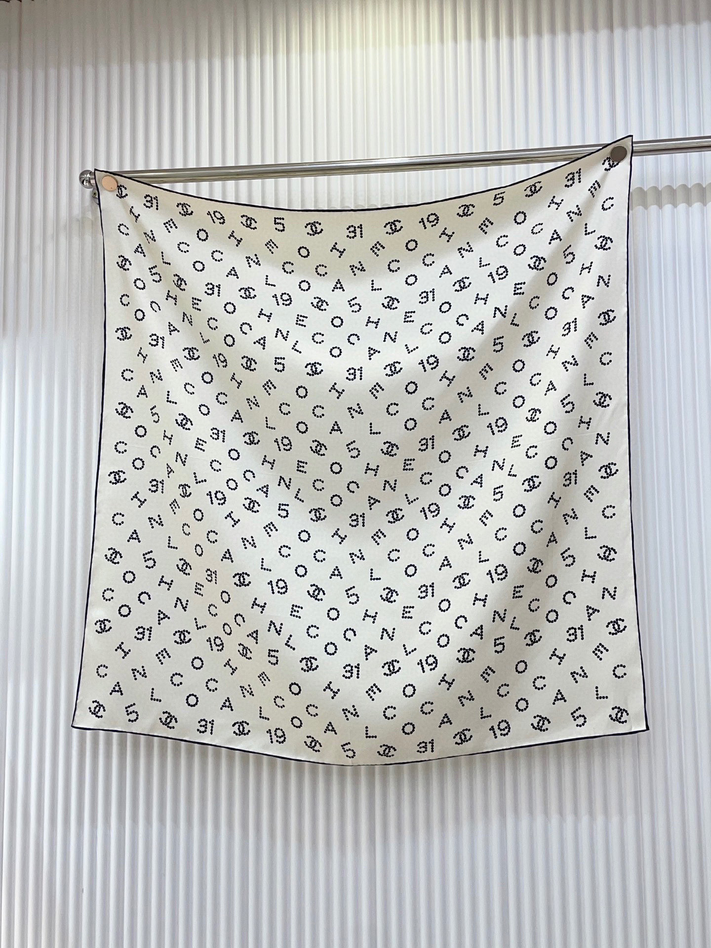 ✨✨【18姆米 双面同色】新款CH【黑白字母图案】‼️美翻了[流泪]御用殿堂级极品‼️经典元素图案设计风