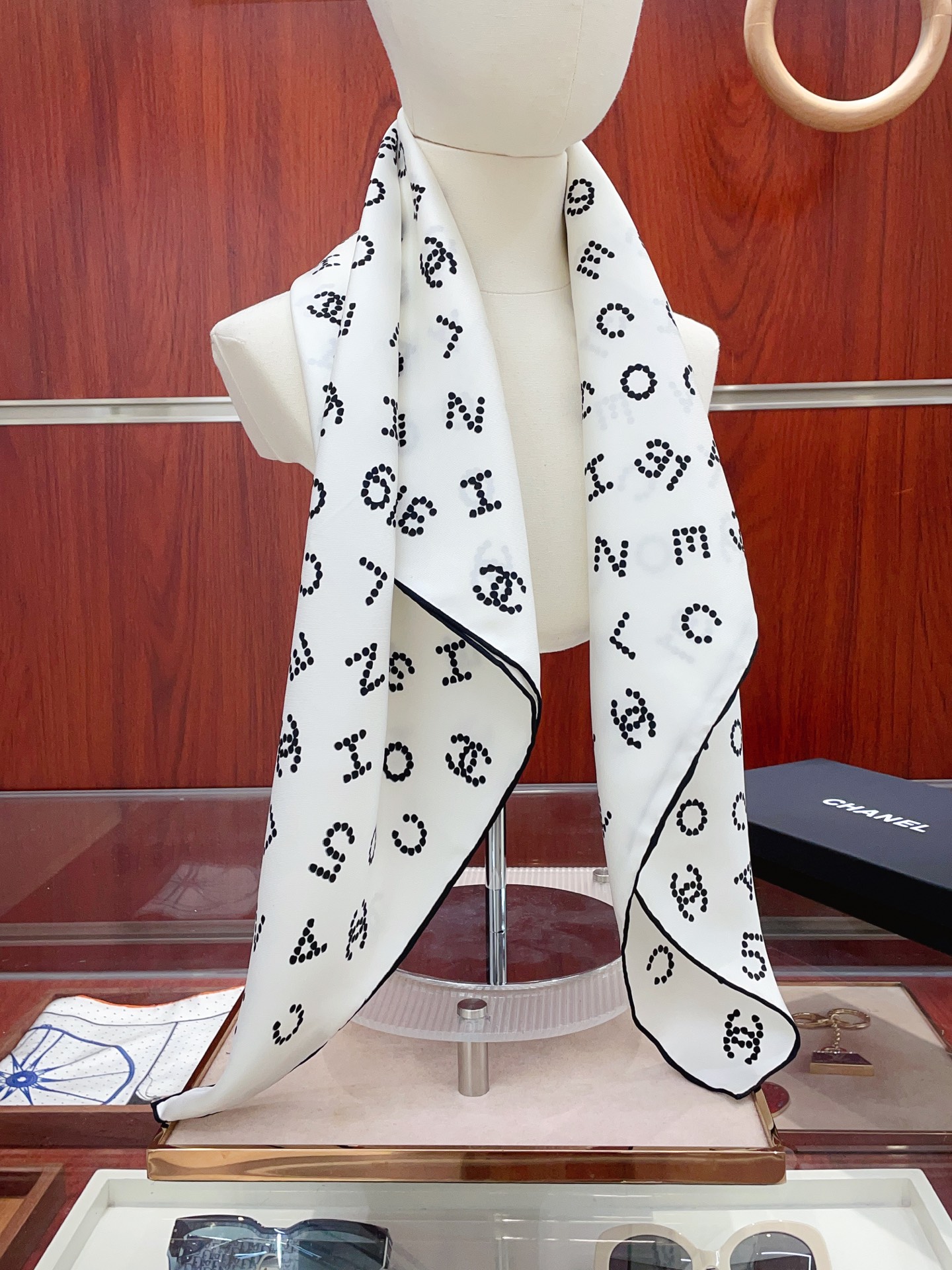 ✨✨【18姆米 双面同色】新款CH【黑白字母图案】‼️美翻了[流泪]御用殿堂级极品‼️经典元素图案设计风