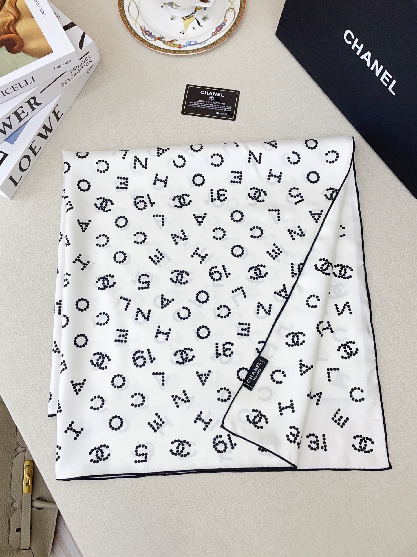 ✨✨【18姆米 双面同色】新款CH【黑白字母图案】‼️美翻了[流泪]御用殿堂级极品‼️经典元素图案设计风