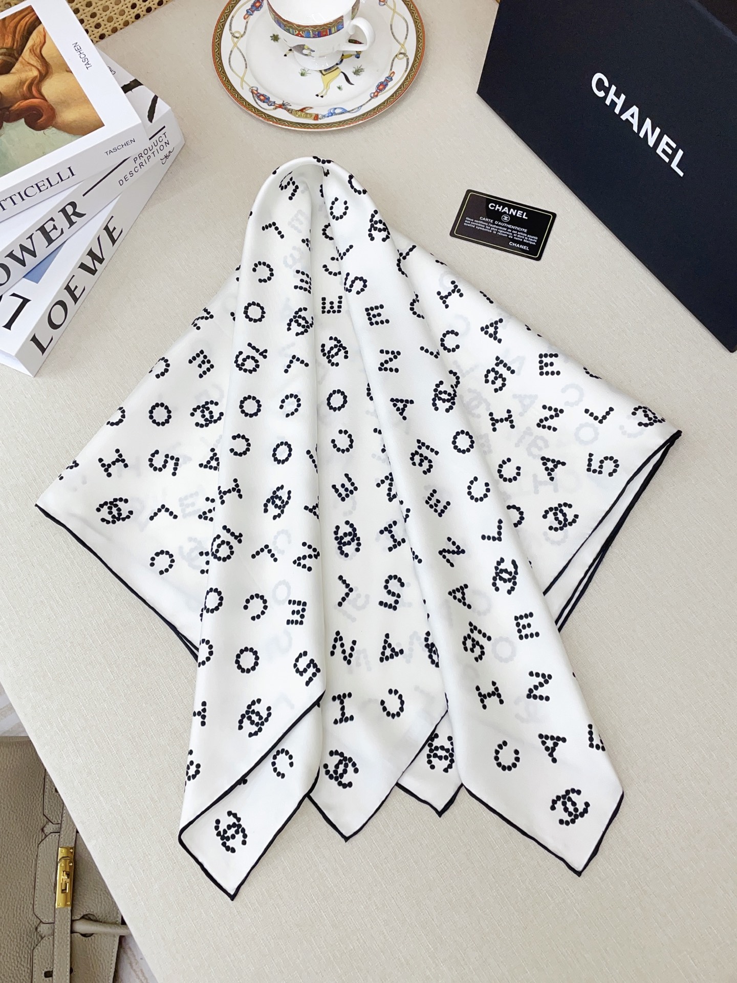 ✨✨【18姆米 双面同色】新款CH【黑白字母图案】‼️美翻了[流泪]御用殿堂级极品‼️经典元素图案设计风