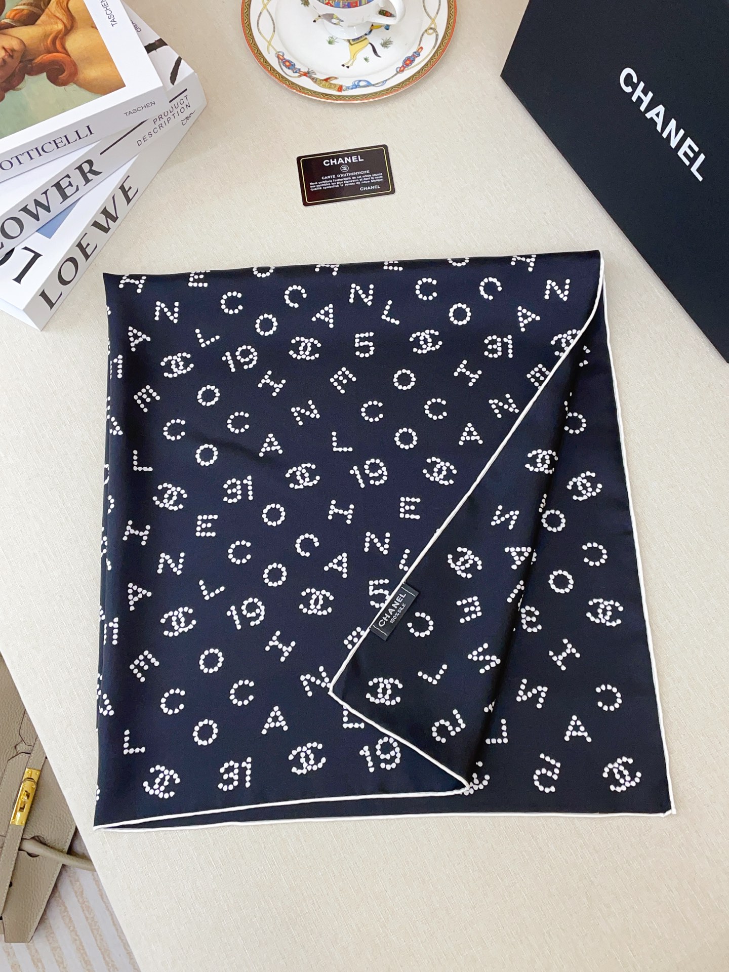 ✨✨【18姆米 双面同色】新款CH【黑白字母图案】‼️美翻了[流泪]御用殿堂级极品‼️经典元素图案设计风