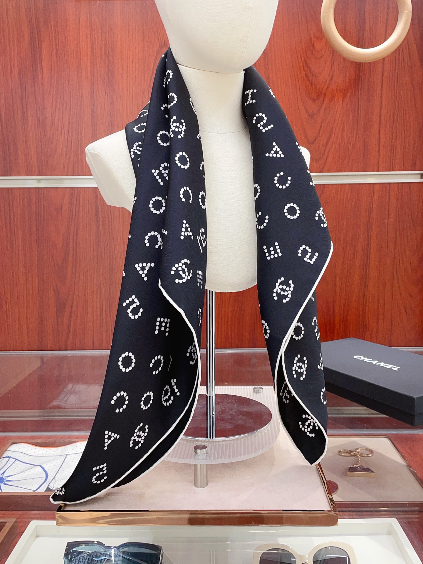 ✨✨【18姆米 双面同色】新款CH【黑白字母图案】‼️美翻了[流泪]御用殿堂级极品‼️经典元素图案设计风